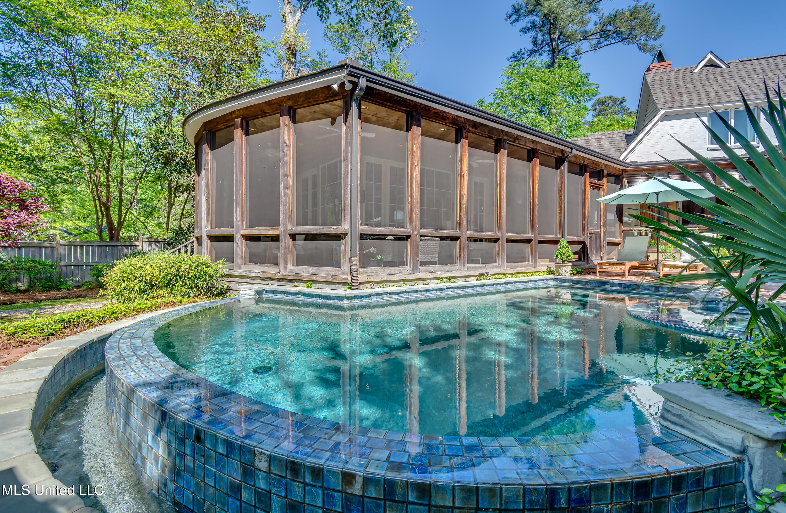 808 Hunter Bay Property Photo 2