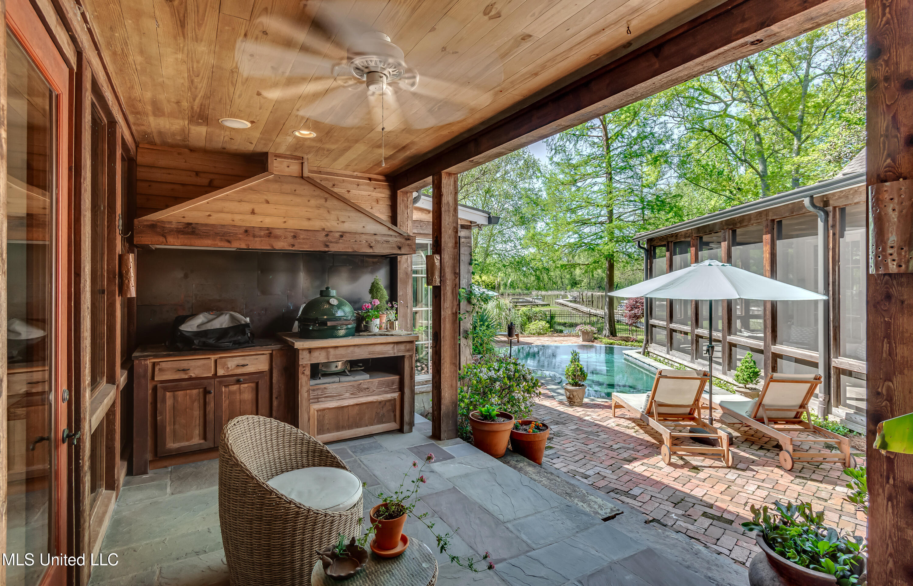 808 Hunter Bay Property Photo 3