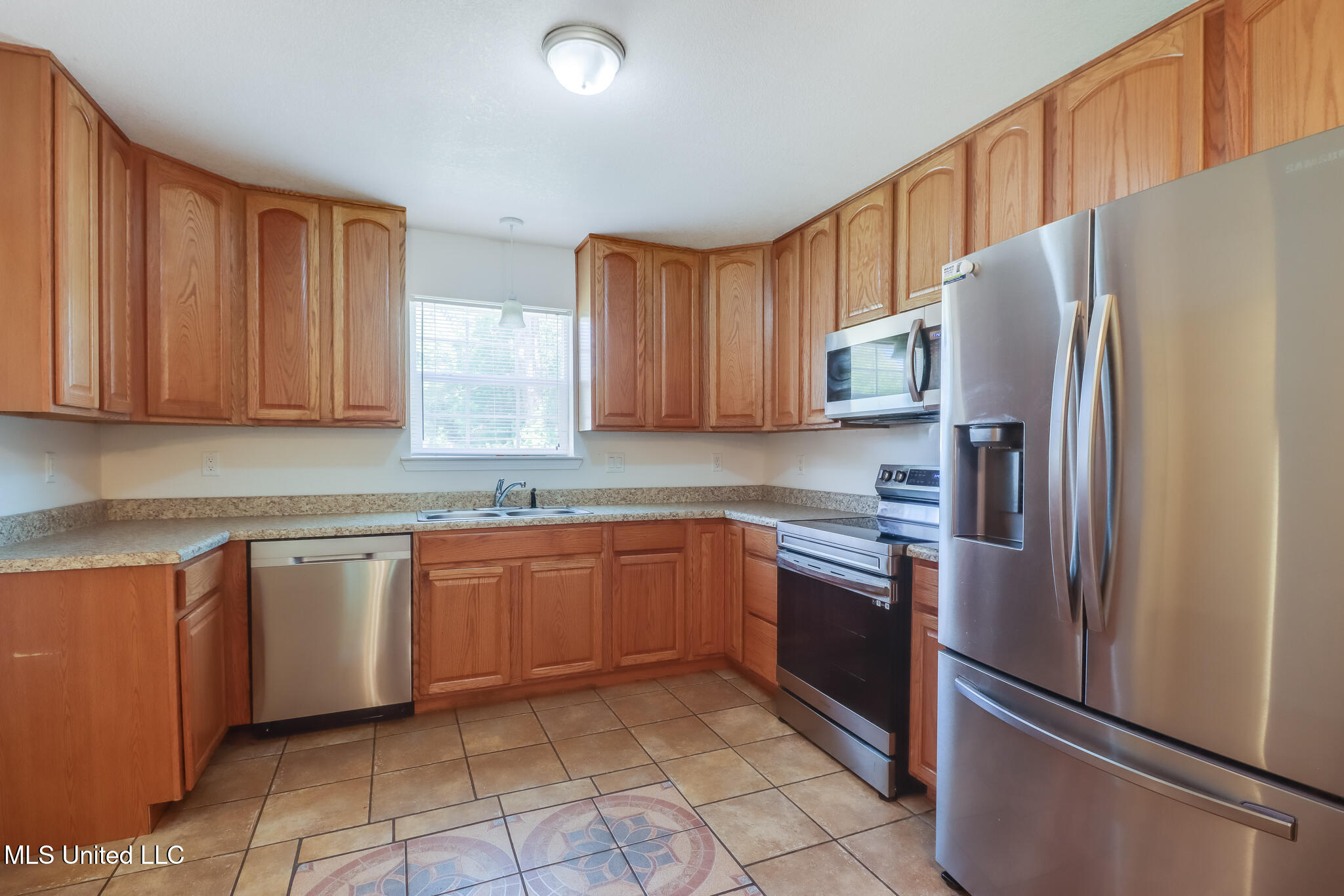 4096 Groveland Road Property Photo 3