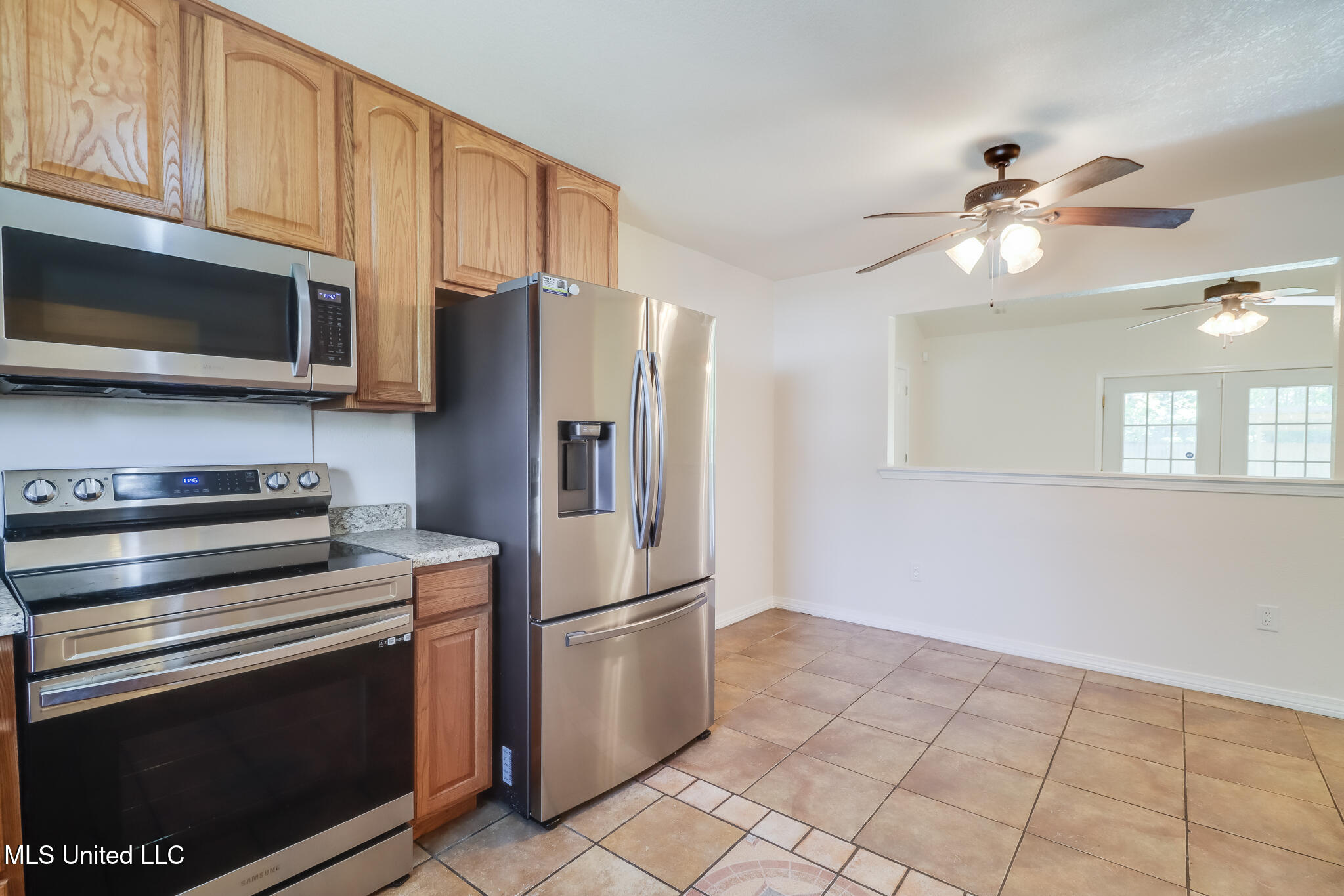 4096 Groveland Road Property Photo 5