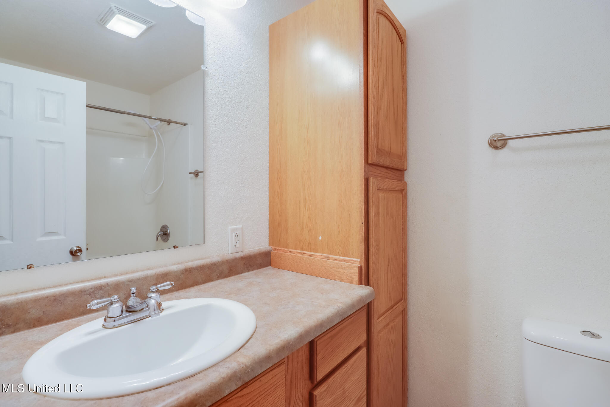 4096 Groveland Road Property Photo 11