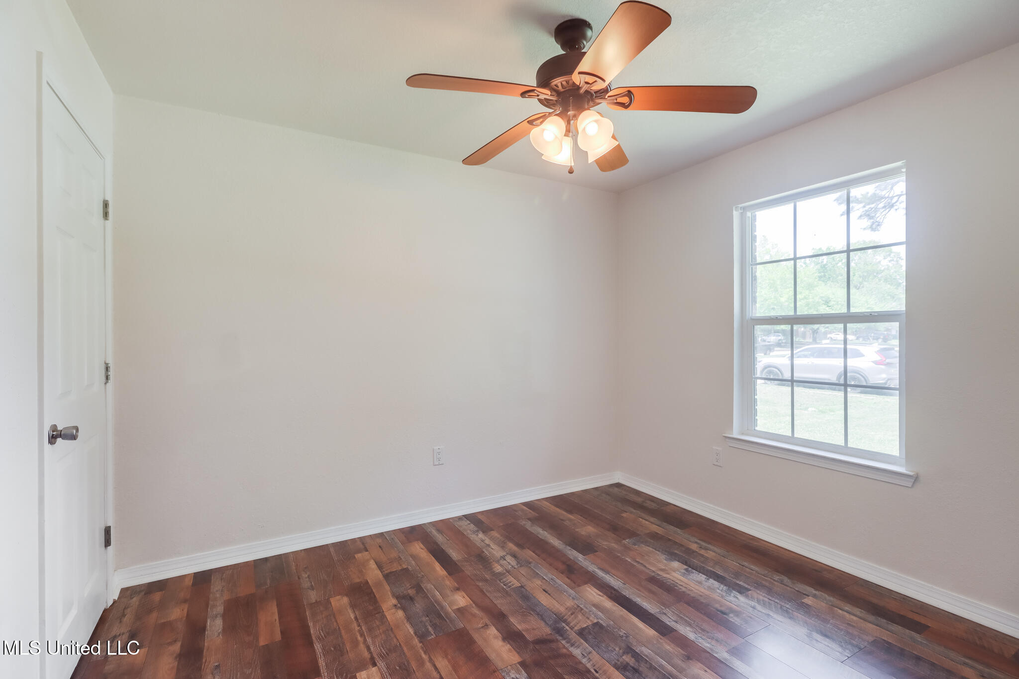 4096 Groveland Road Property Photo 13