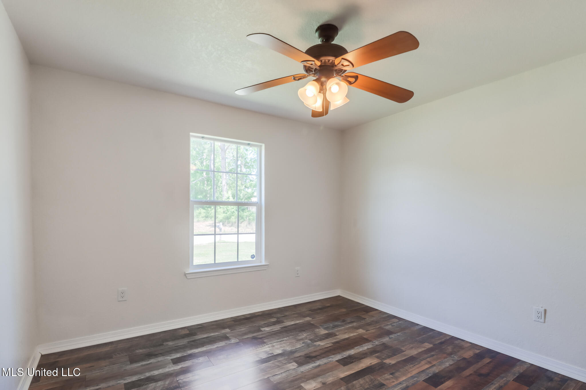 4096 Groveland Road Property Photo 15