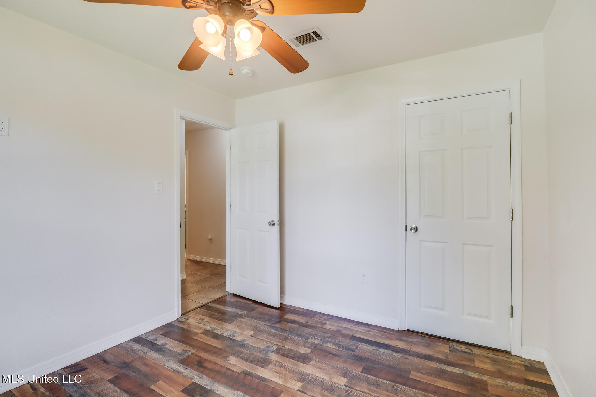 4096 Groveland Road Property Photo 17