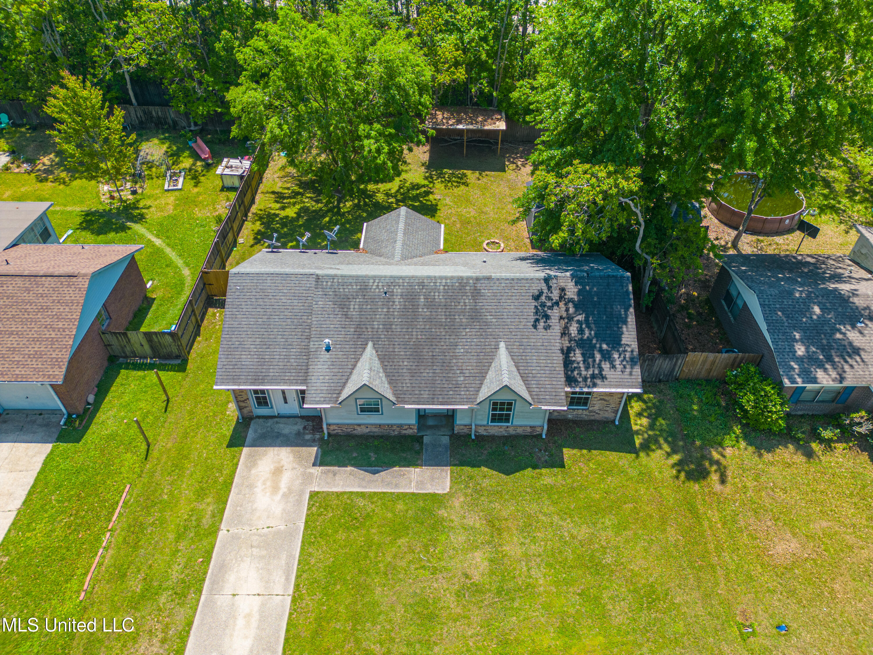 4096 Groveland Road Property Photo 21