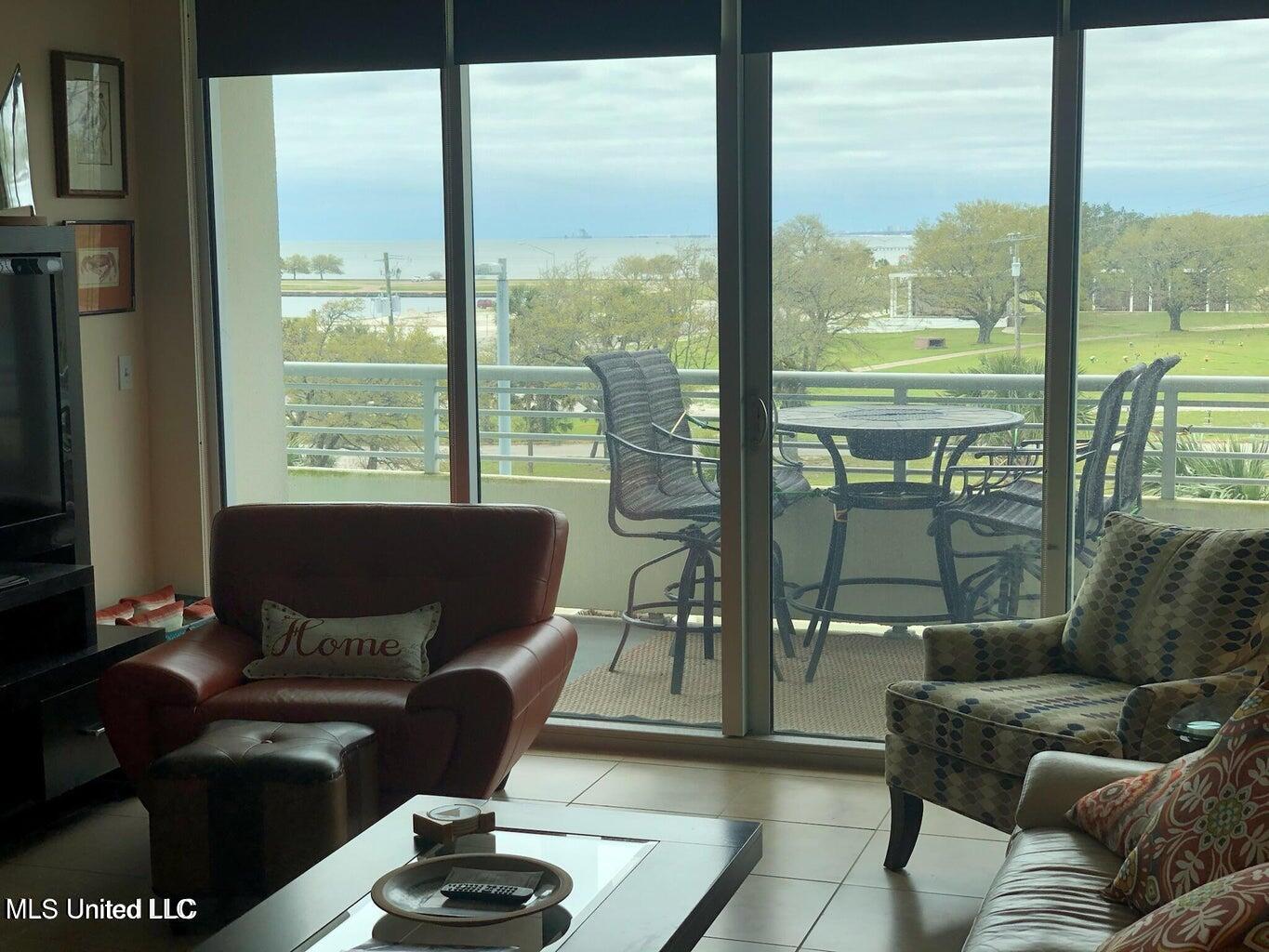 2060 Beach Boulevard Property Photo 4