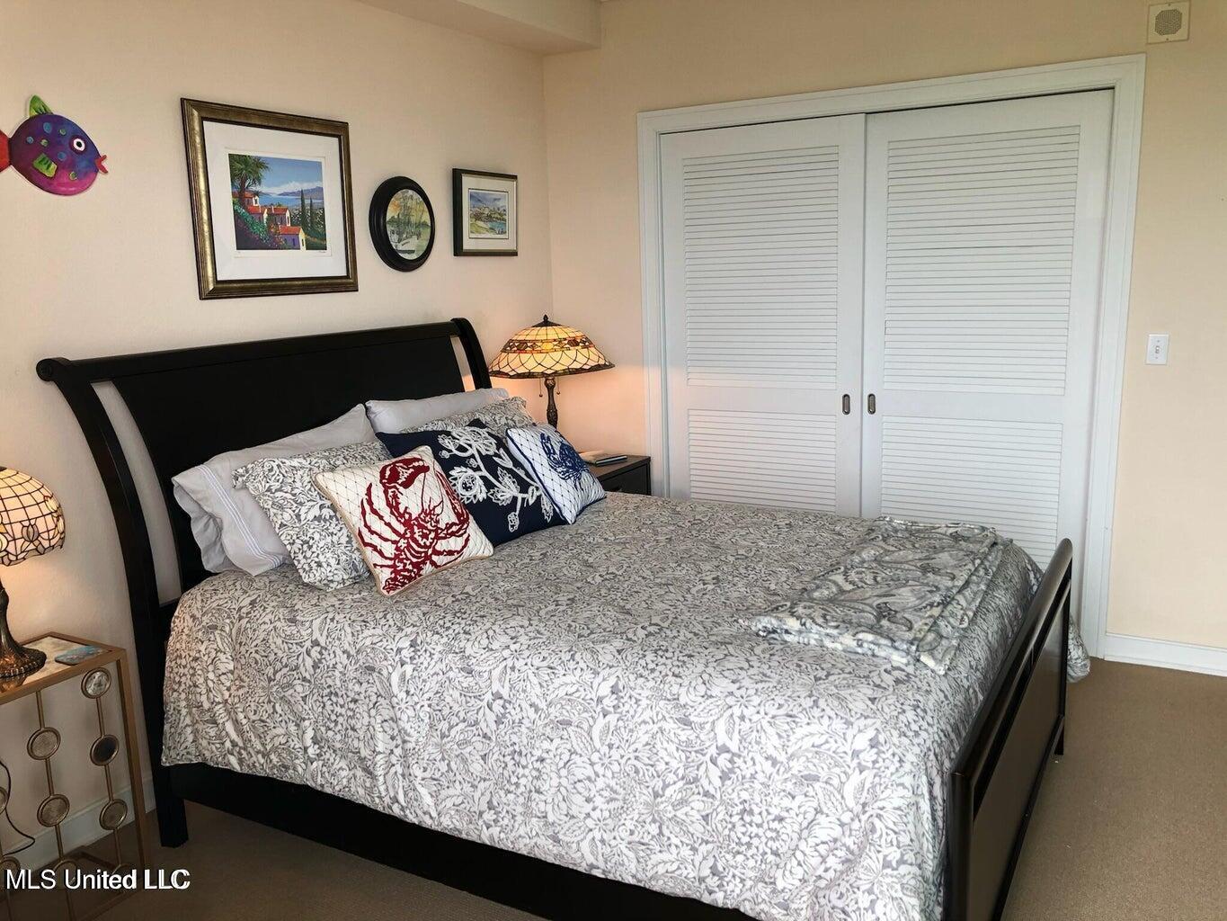 2060 Beach Boulevard Property Photo 10