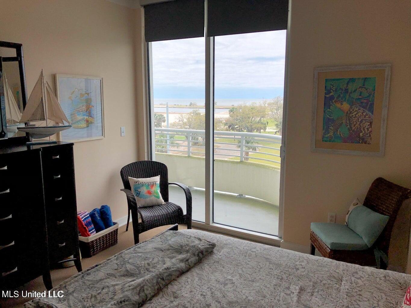 2060 Beach Boulevard Property Photo 11