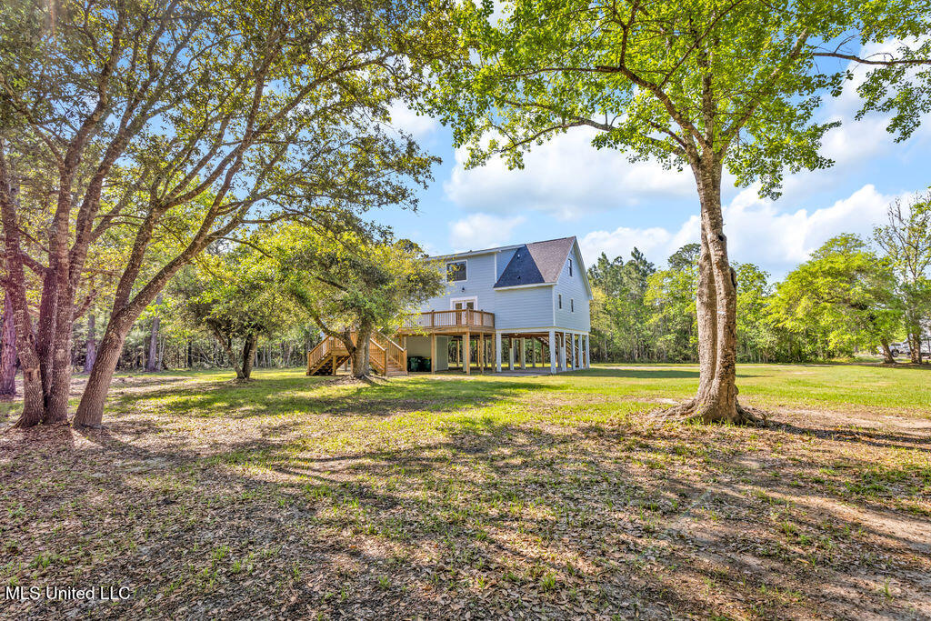 749 E North Street Property Photo 2