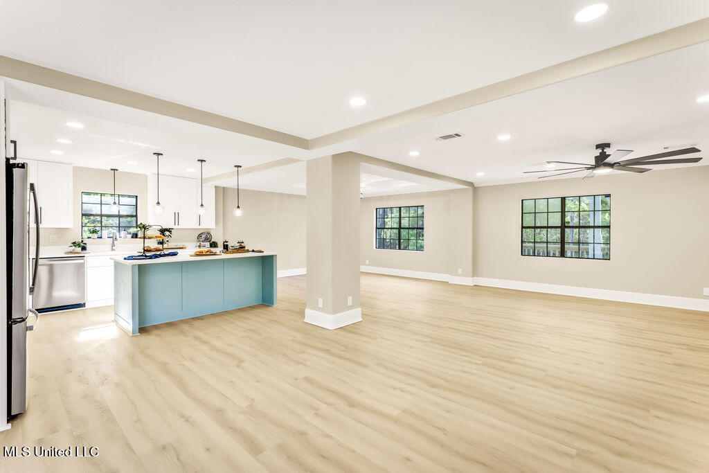 749 E North Street Property Photo 5