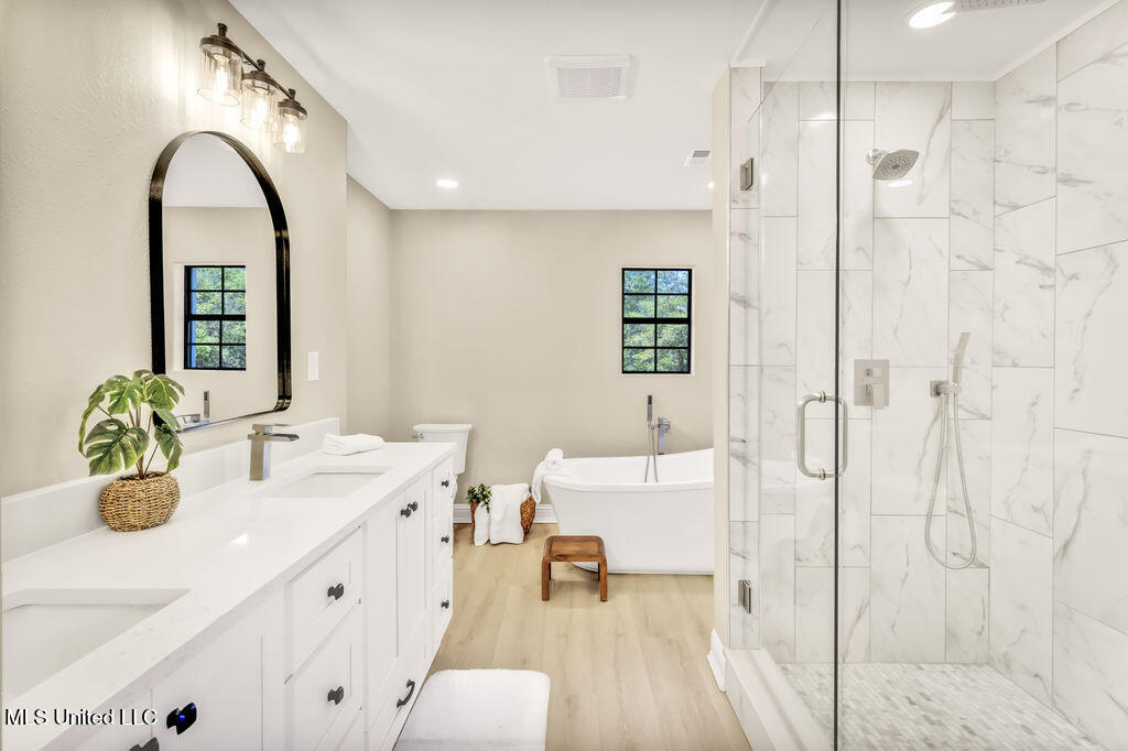 749 E North Street Property Photo 7