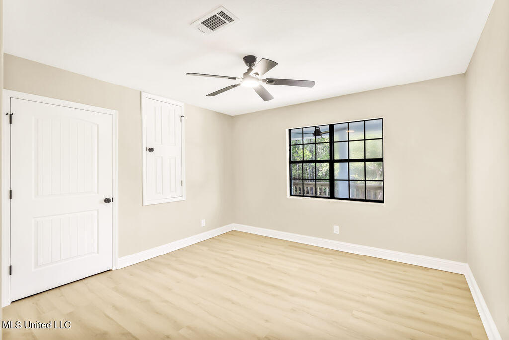 749 E North Street Property Photo 8