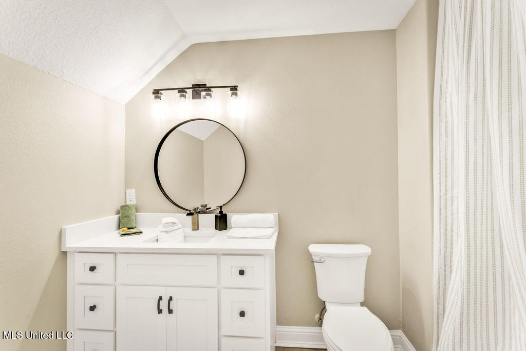 749 E North Street Property Photo 11