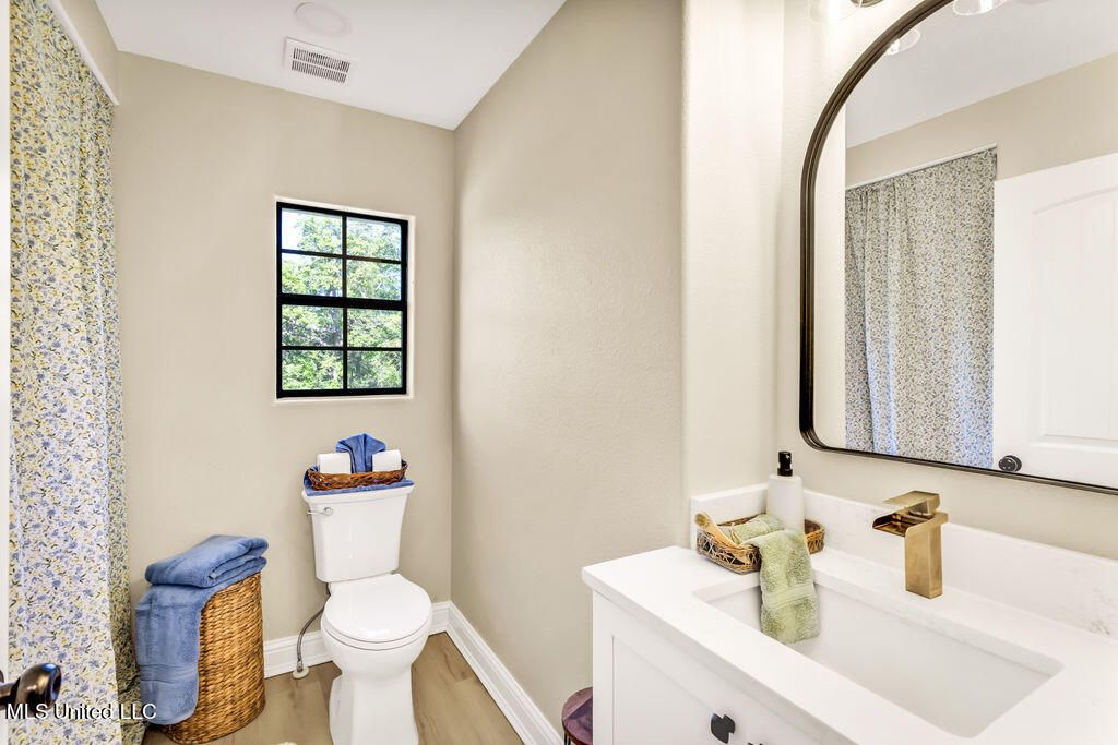 749 E North Street Property Photo 17