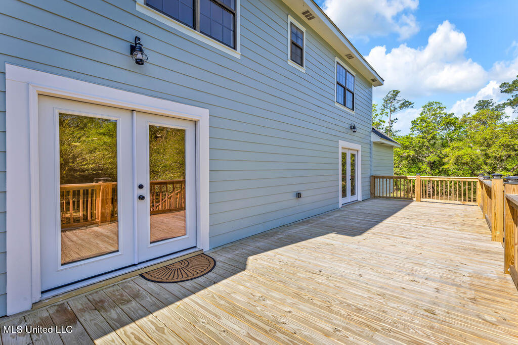 749 E North Street Property Photo 18