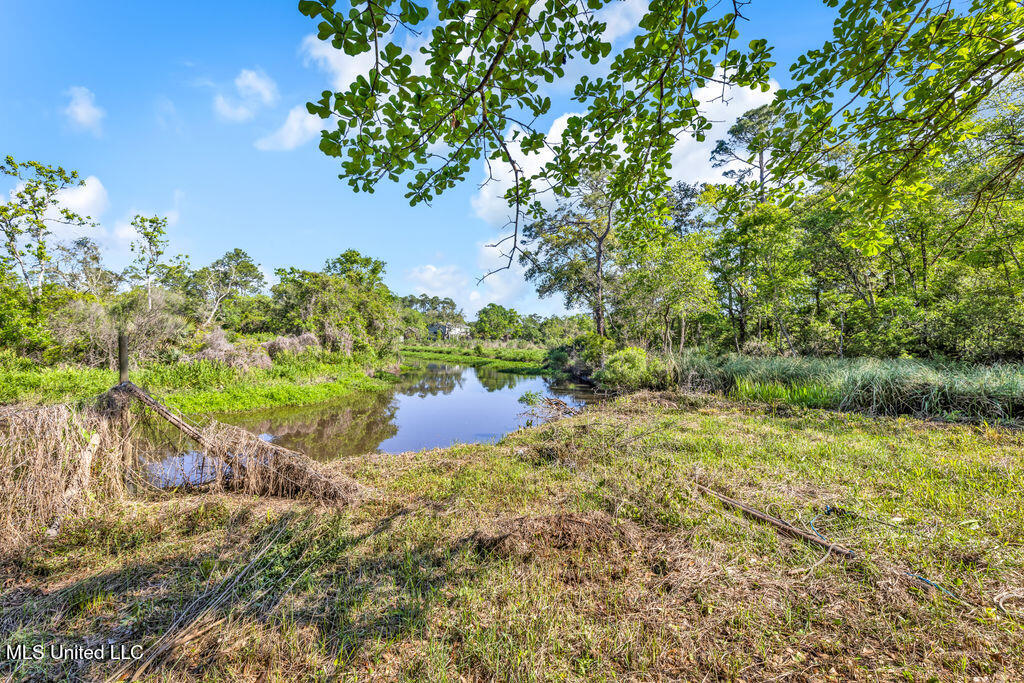 749 E North Street Property Photo 33