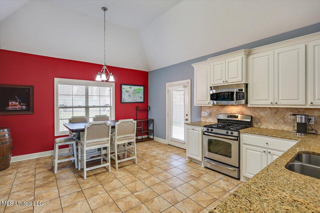 1004 Abundance Place Property Photo 11