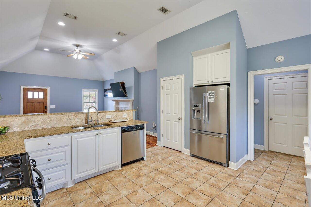 1004 Abundance Place Property Photo 13