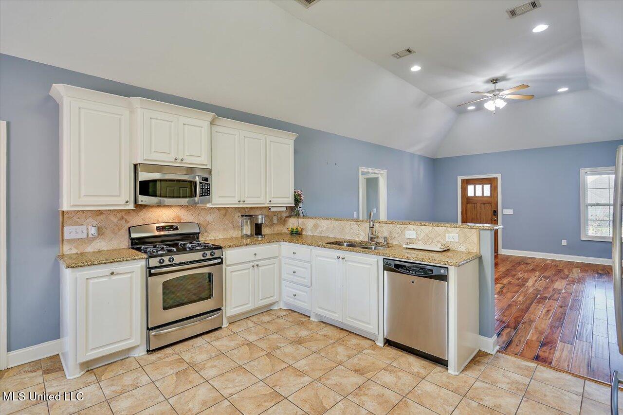 1004 Abundance Place Property Photo 14