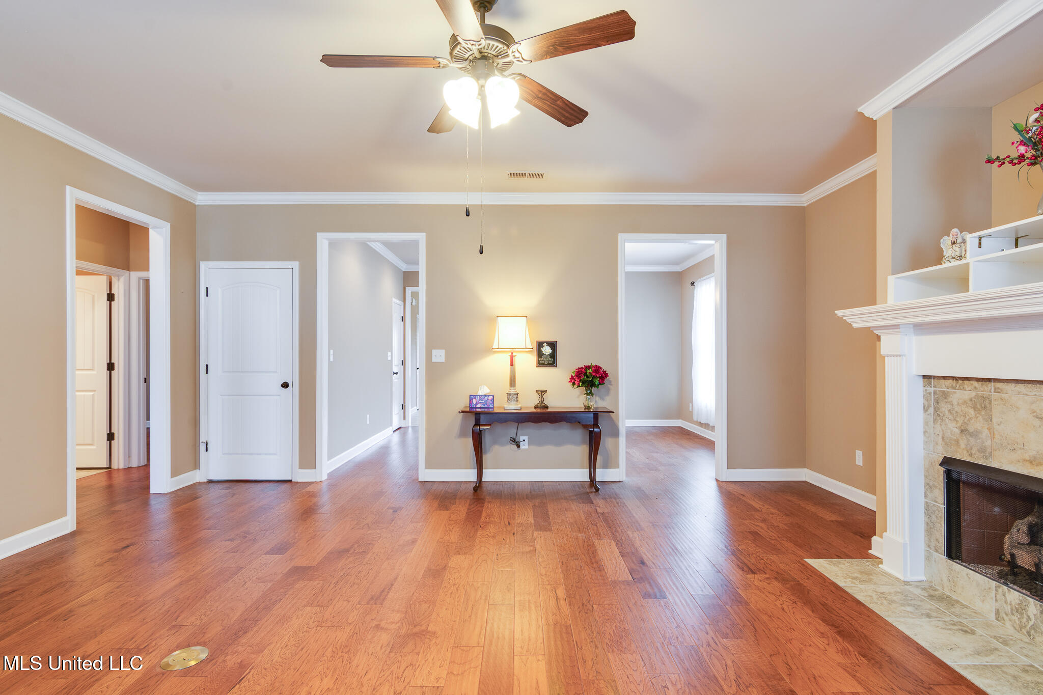 7294 Wind Drive Property Photo 4