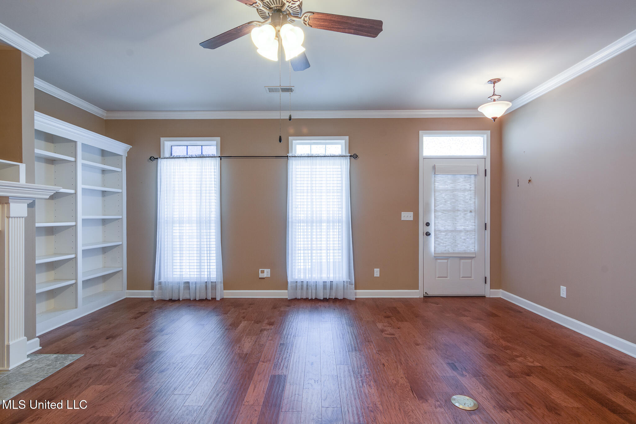 7294 Wind Drive Property Photo 5