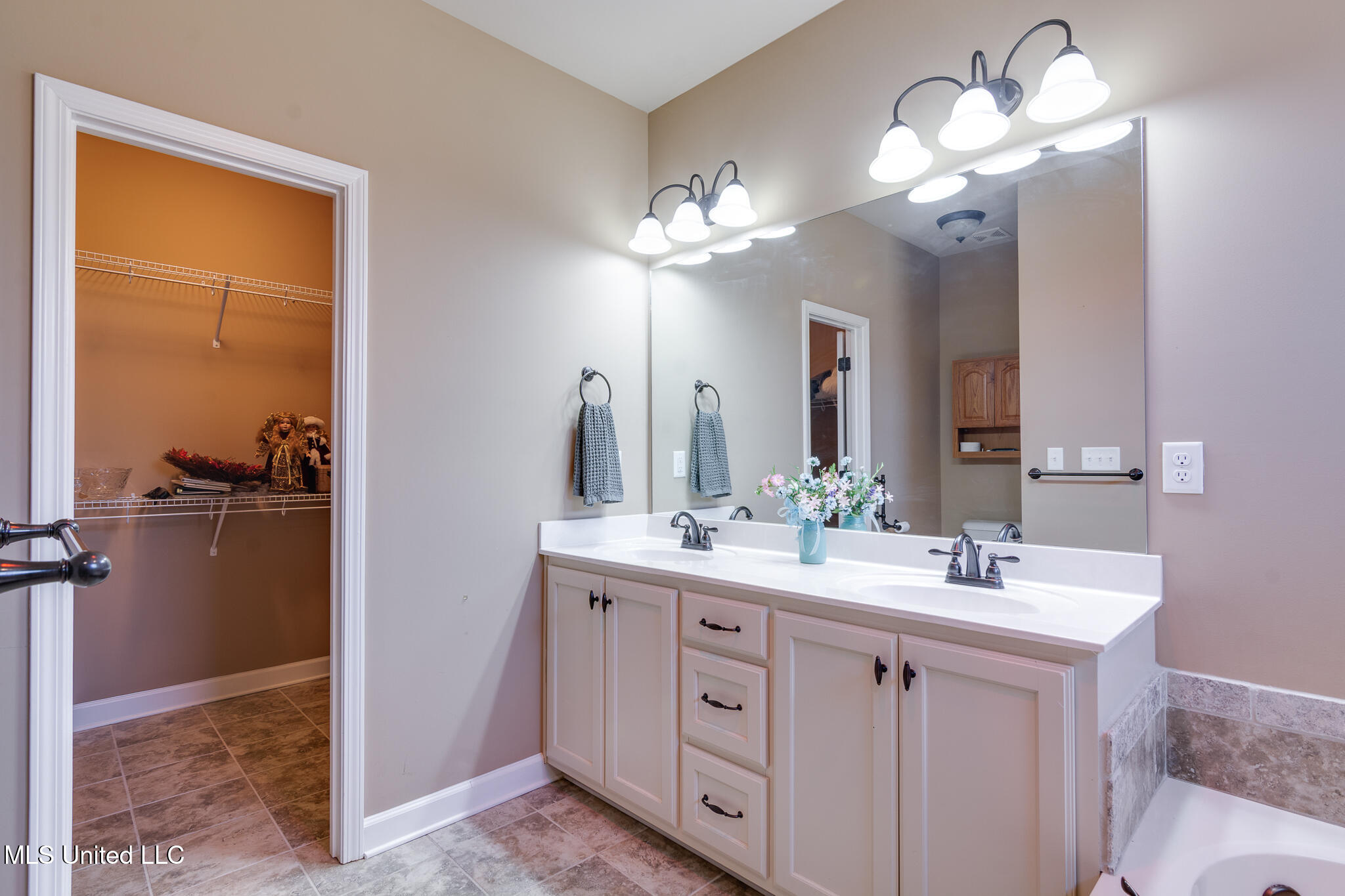 7294 Wind Drive Property Photo 18