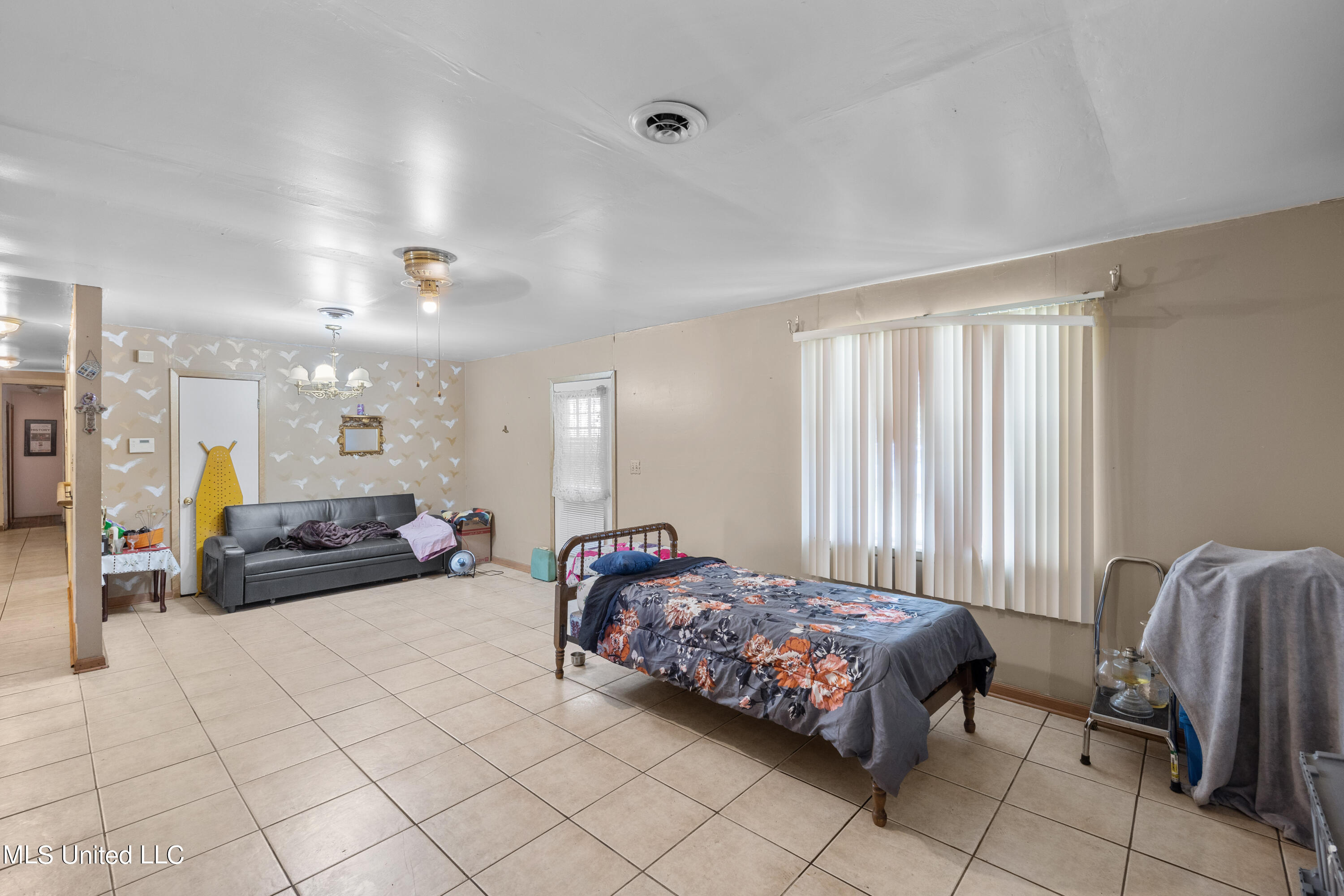 325 Loring Road Property Photo 5