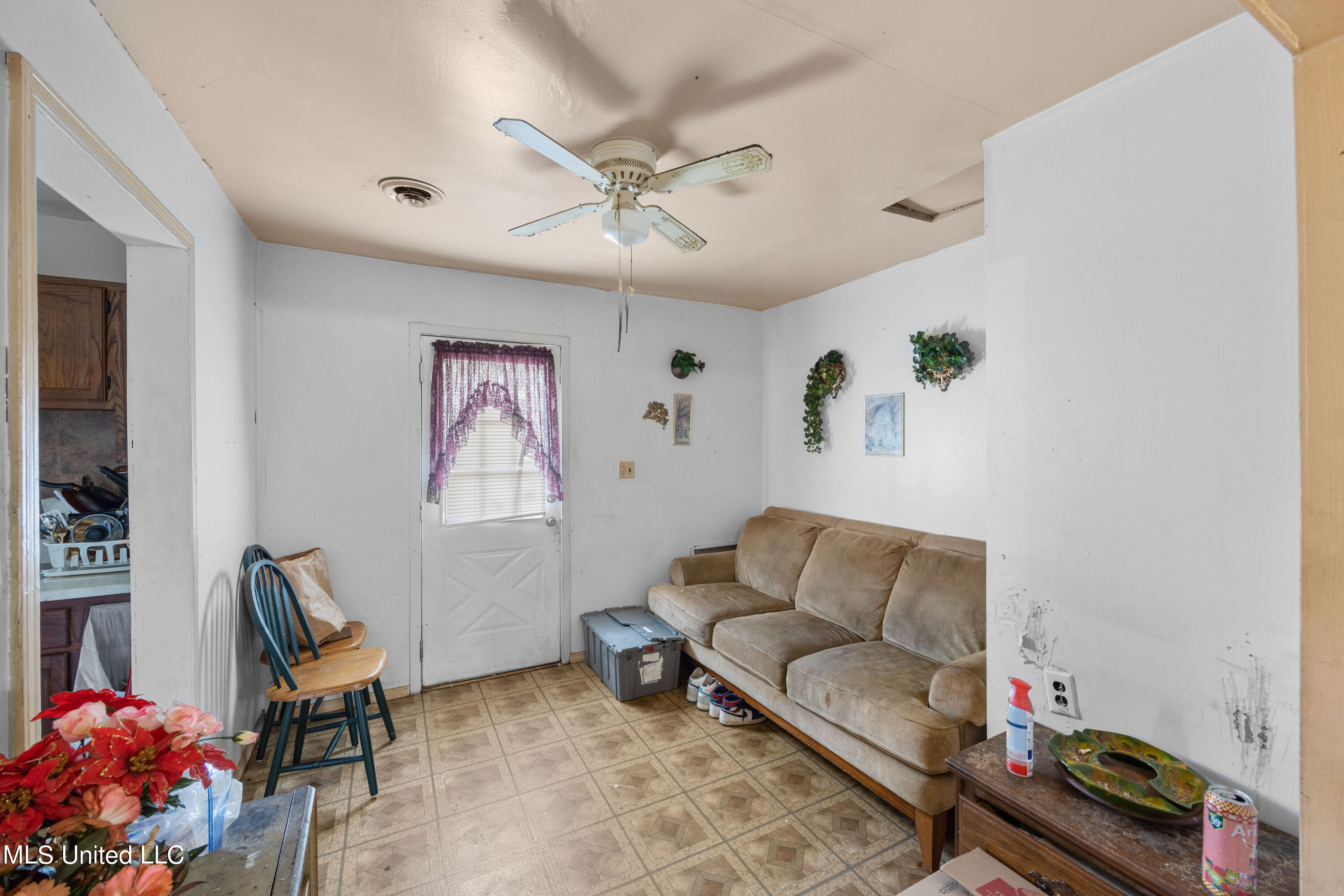 325 Loring Road Property Photo 7