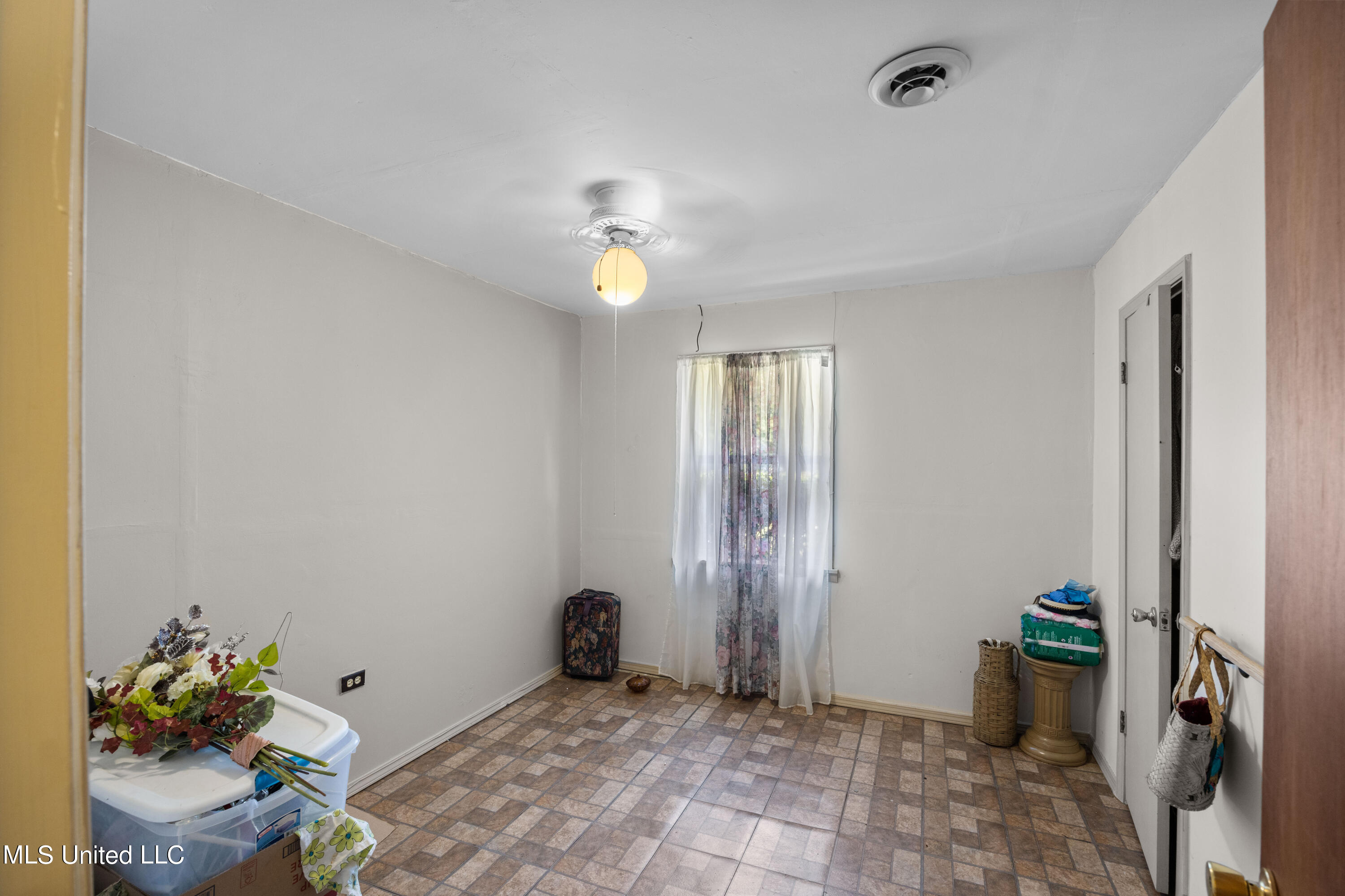 325 Loring Road Property Photo 11