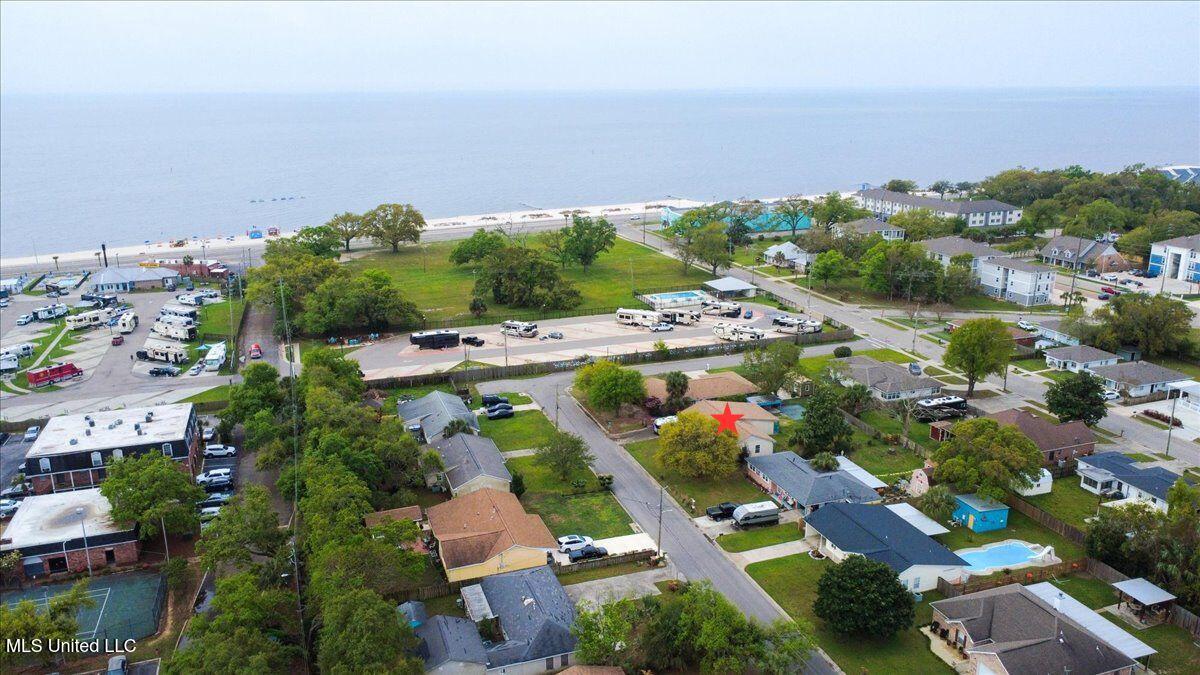 139 Beachview Avenue Property Photo 4