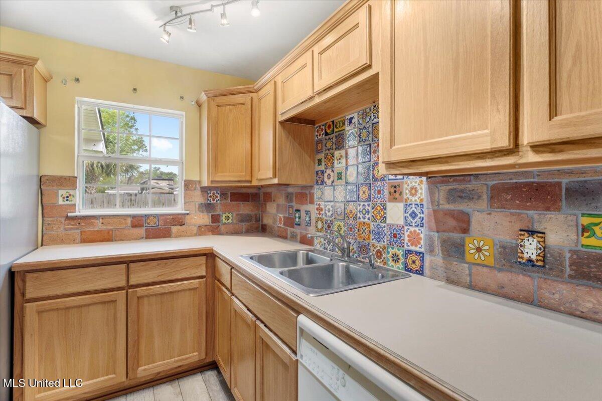 139 Beachview Avenue Property Photo 12