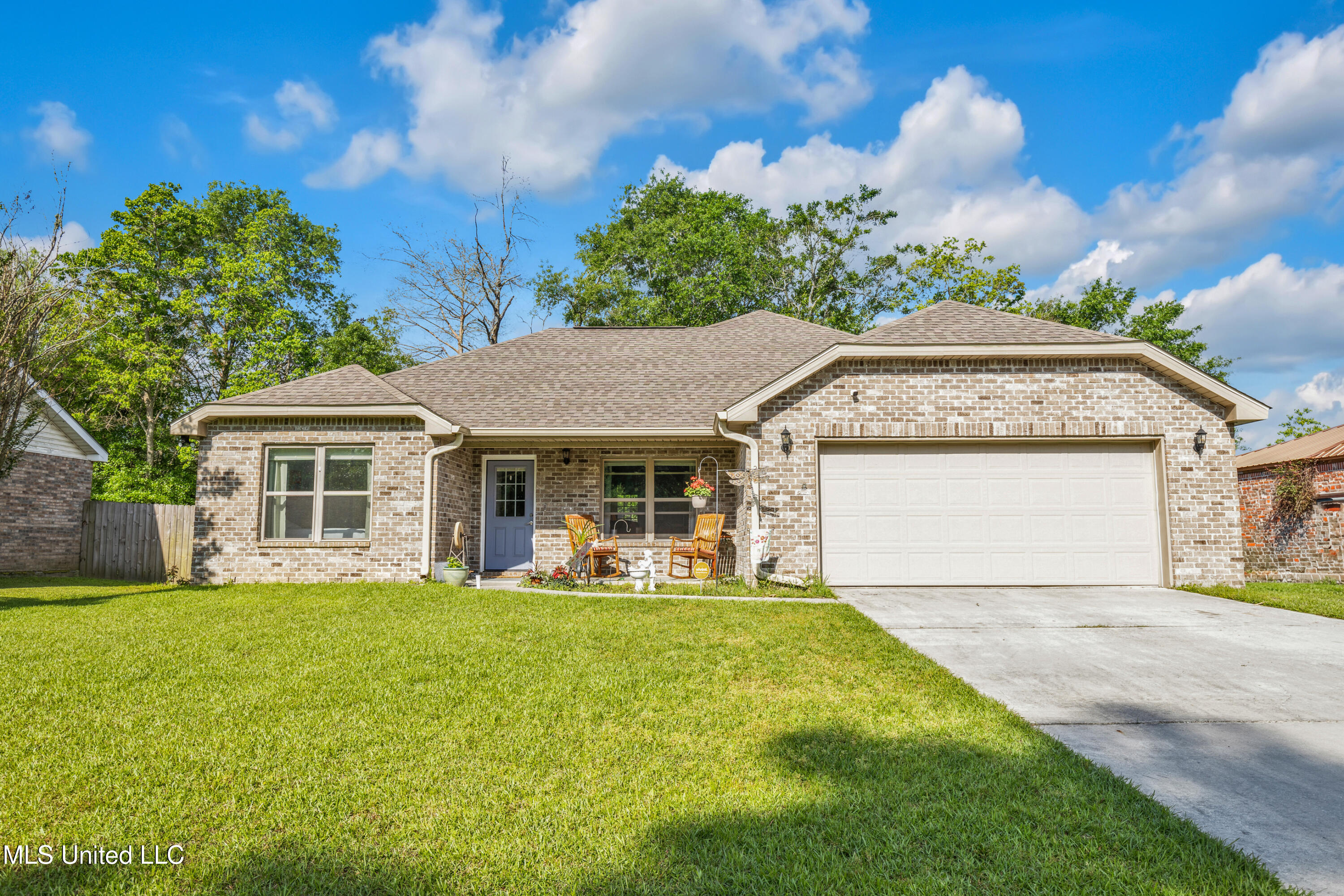 15155 Sunset Drive Property Photo 1