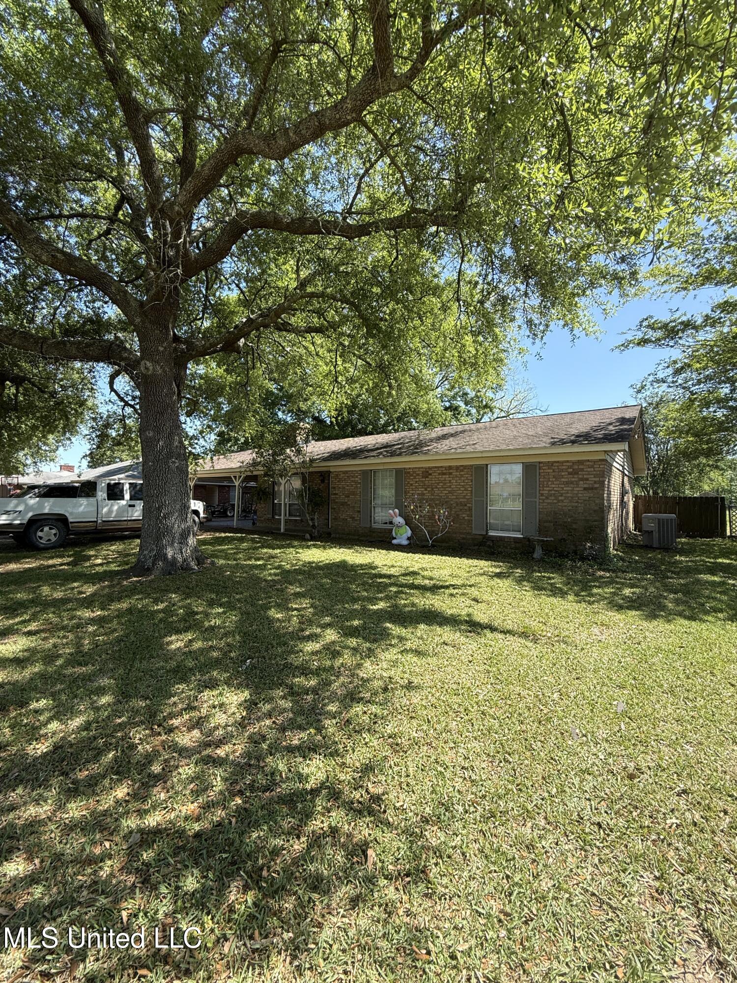 116 Miranda Drive Property Photo 2