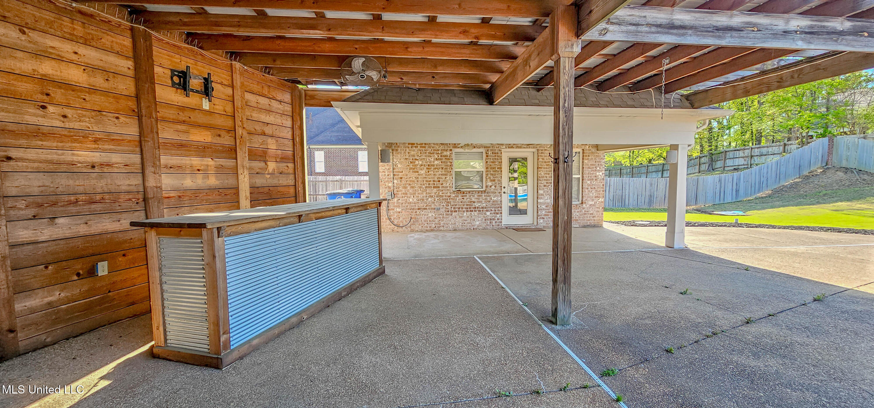8339 Whites Crossing Crossing Property Photo 4