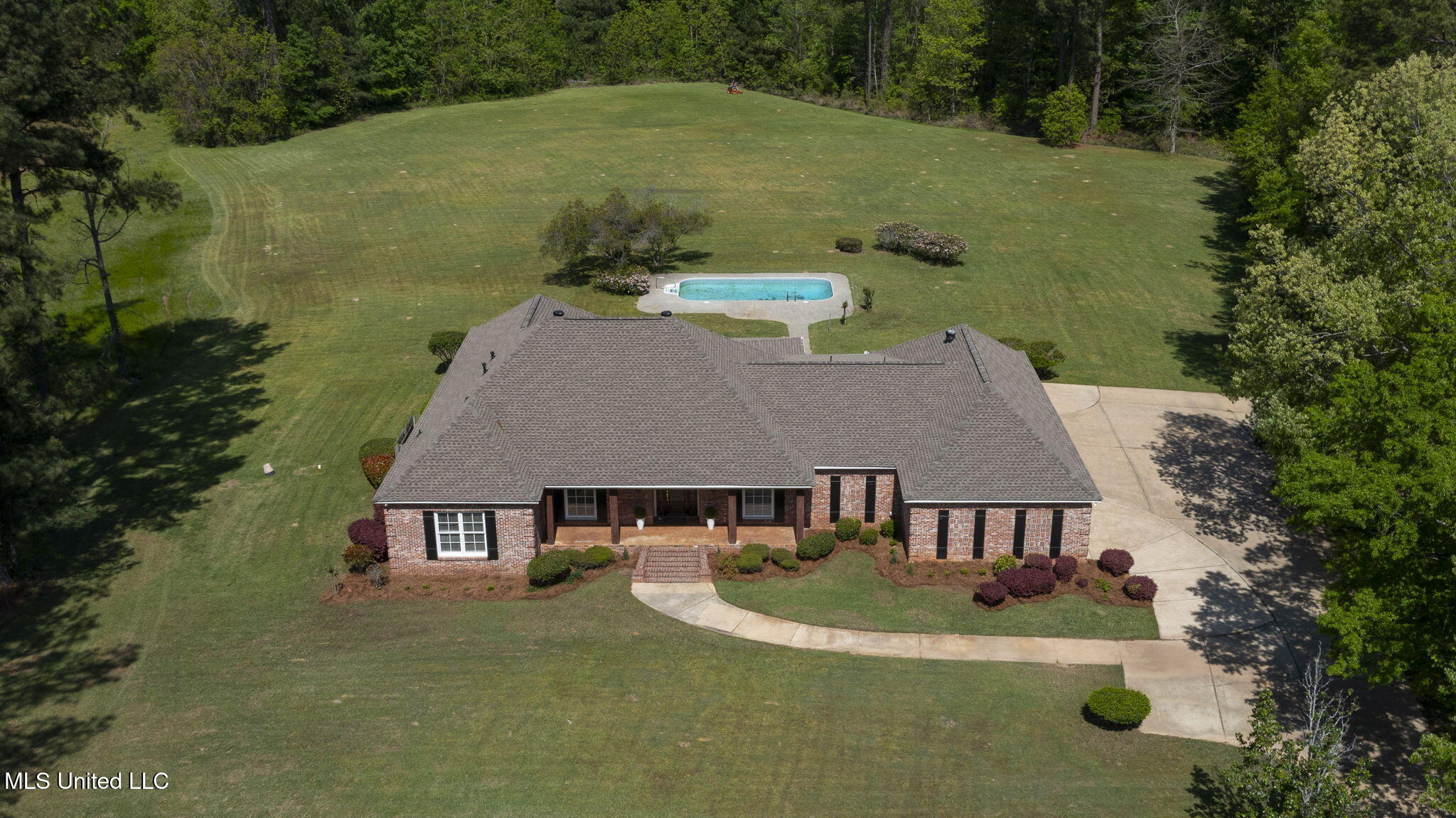 211 Lake Terrace Place Property Photo 2