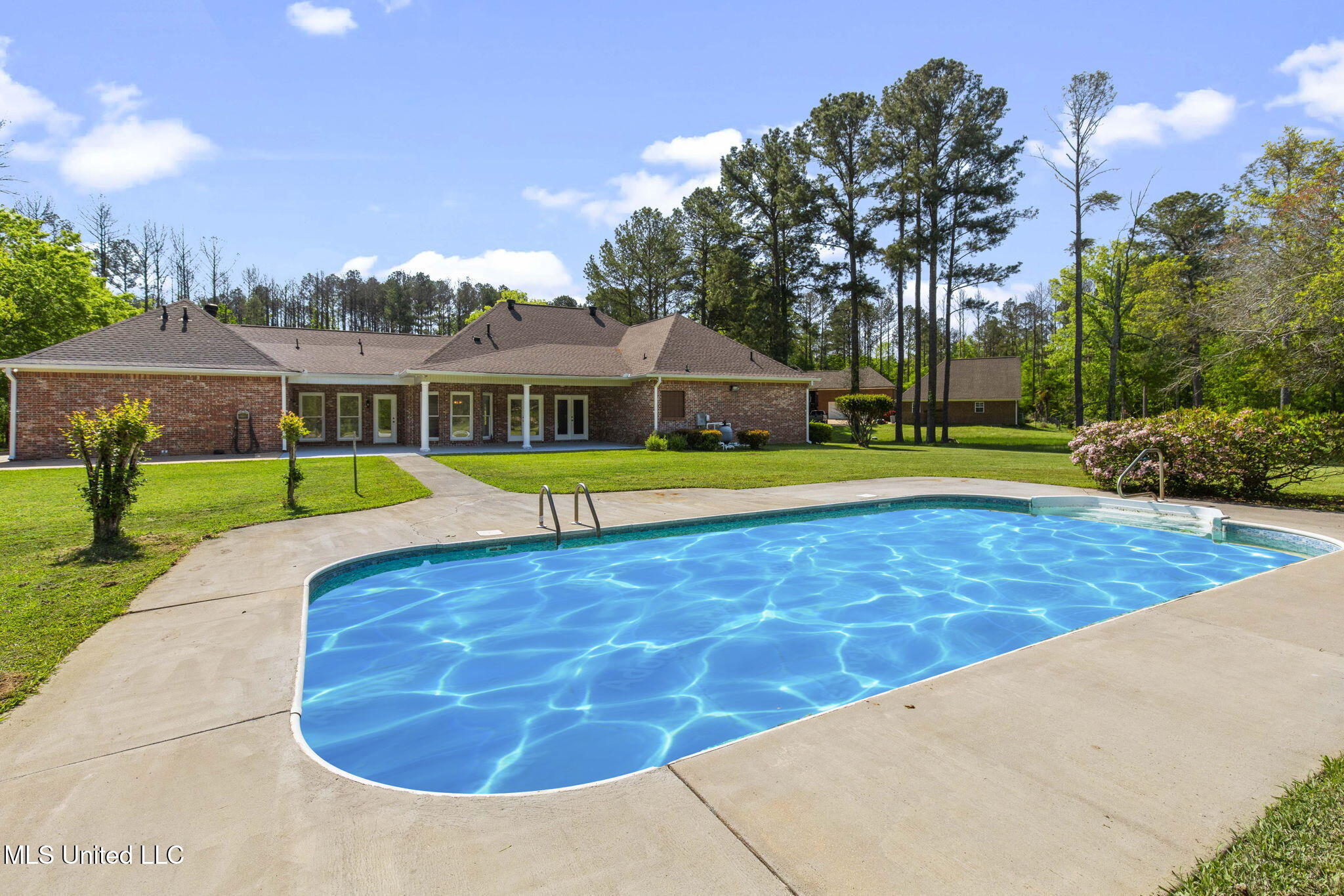 211 Lake Terrace Place Property Photo 5