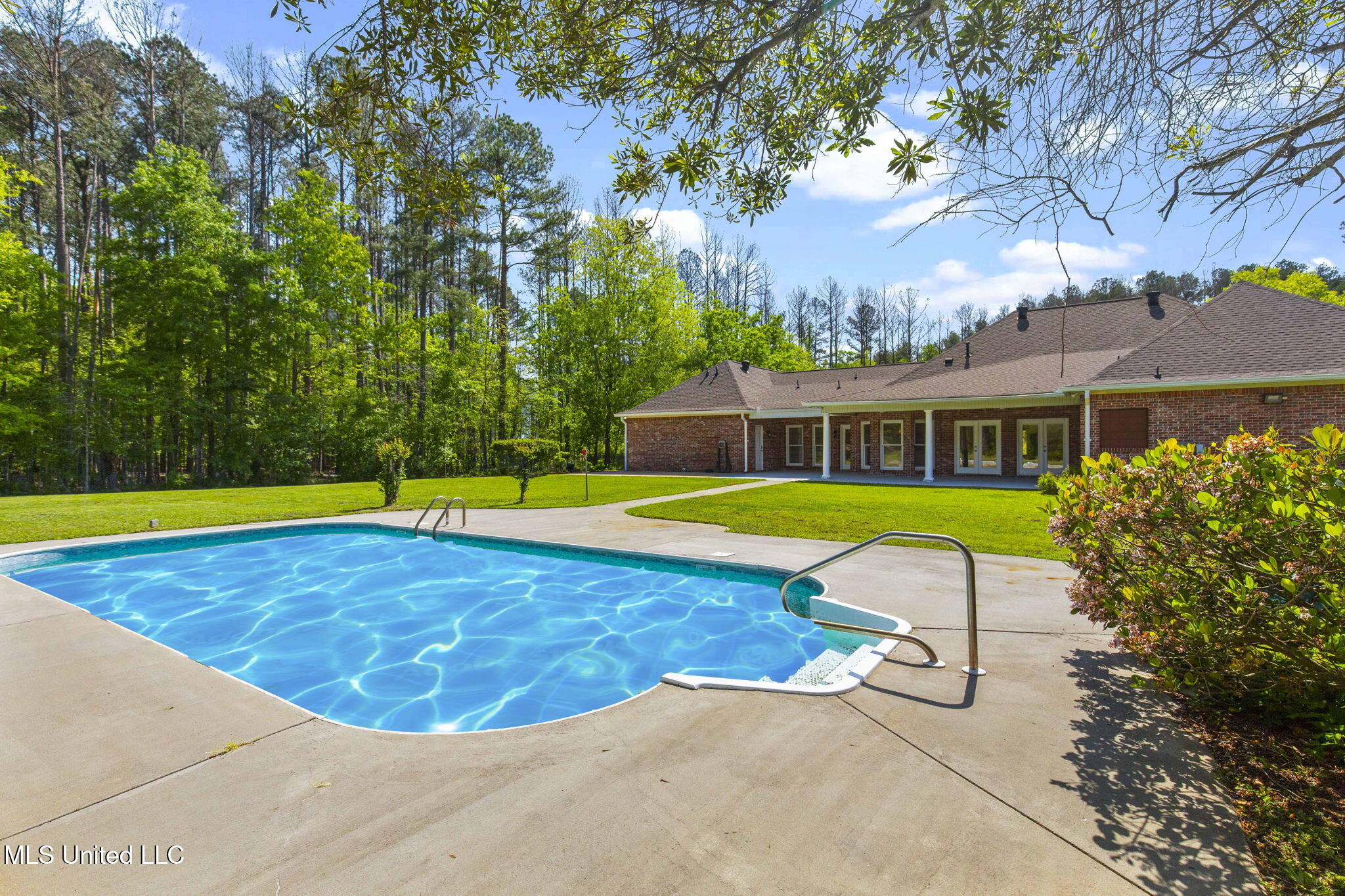 211 Lake Terrace Place Property Photo 6