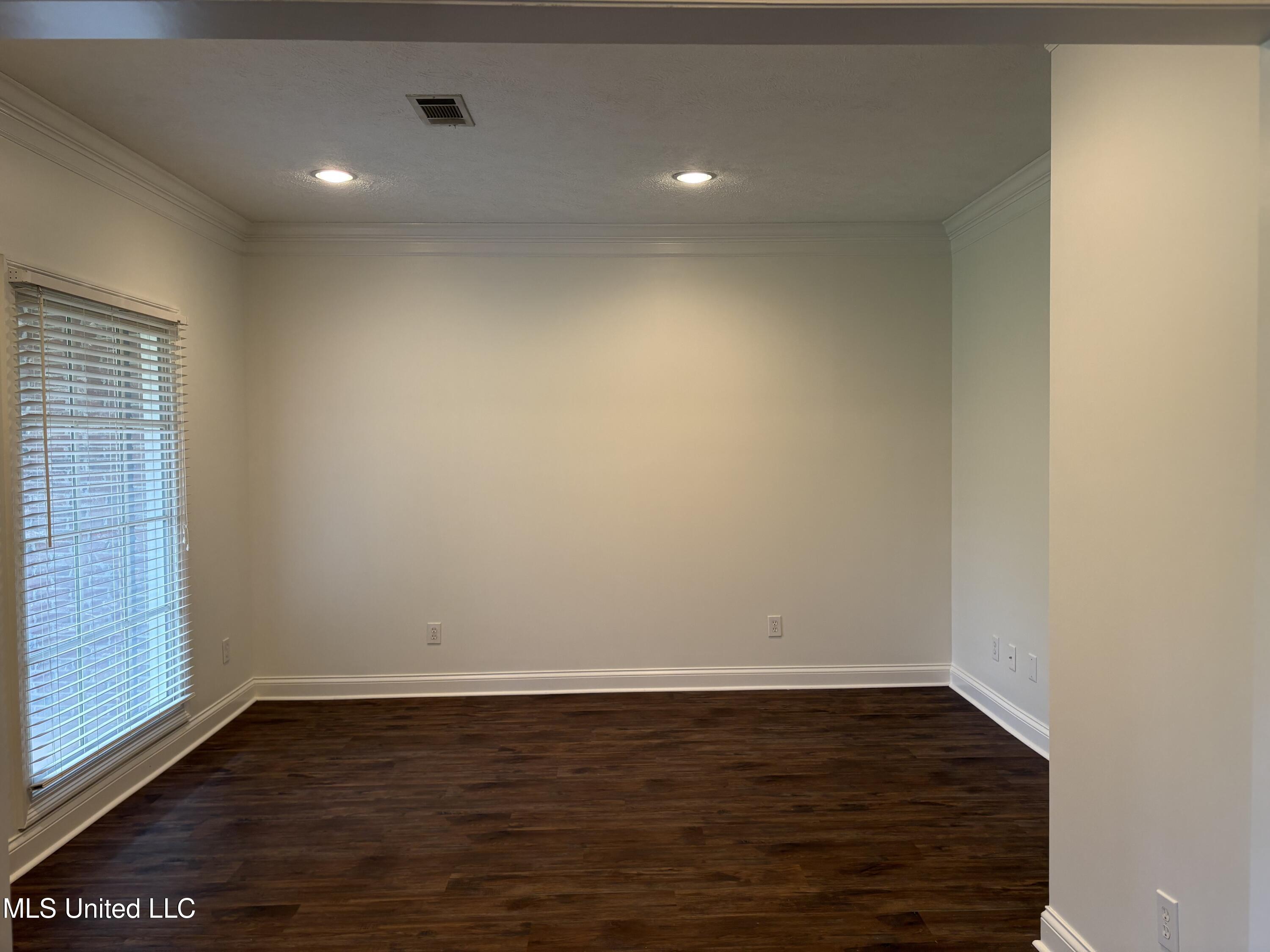 211 Lake Terrace Place Property Photo 13