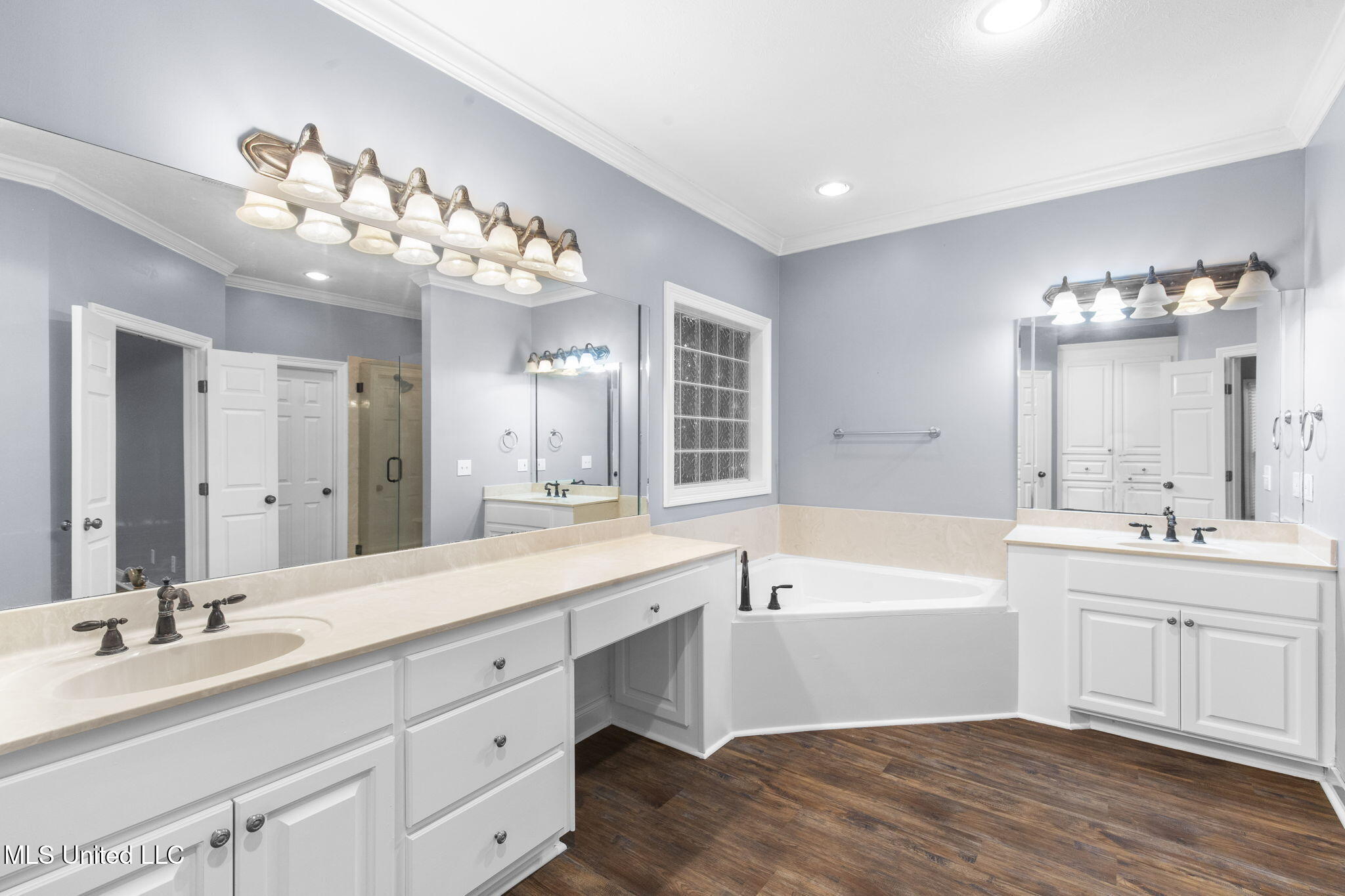 211 Lake Terrace Place Property Photo 37