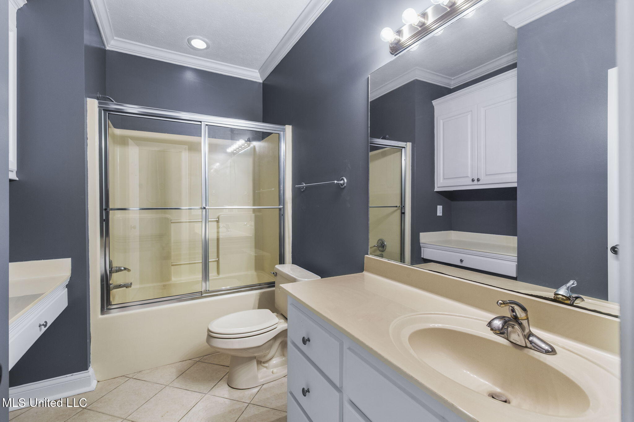 211 Lake Terrace Place Property Photo 42