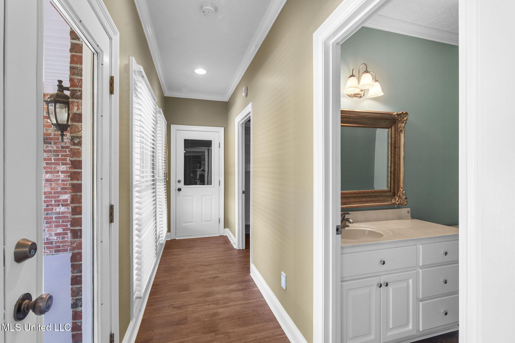 211 Lake Terrace Place Property Photo 45