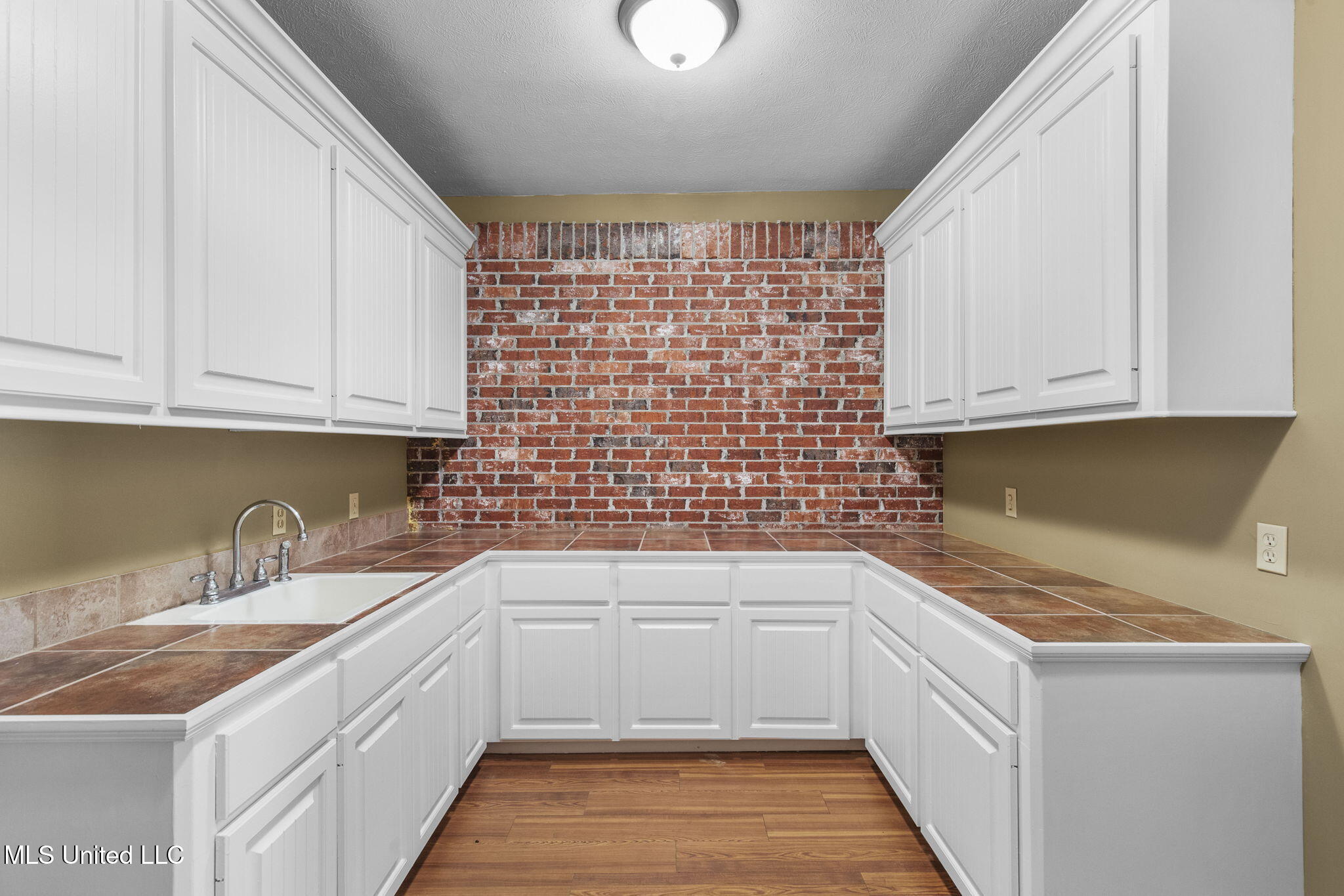 211 Lake Terrace Place Property Photo 49