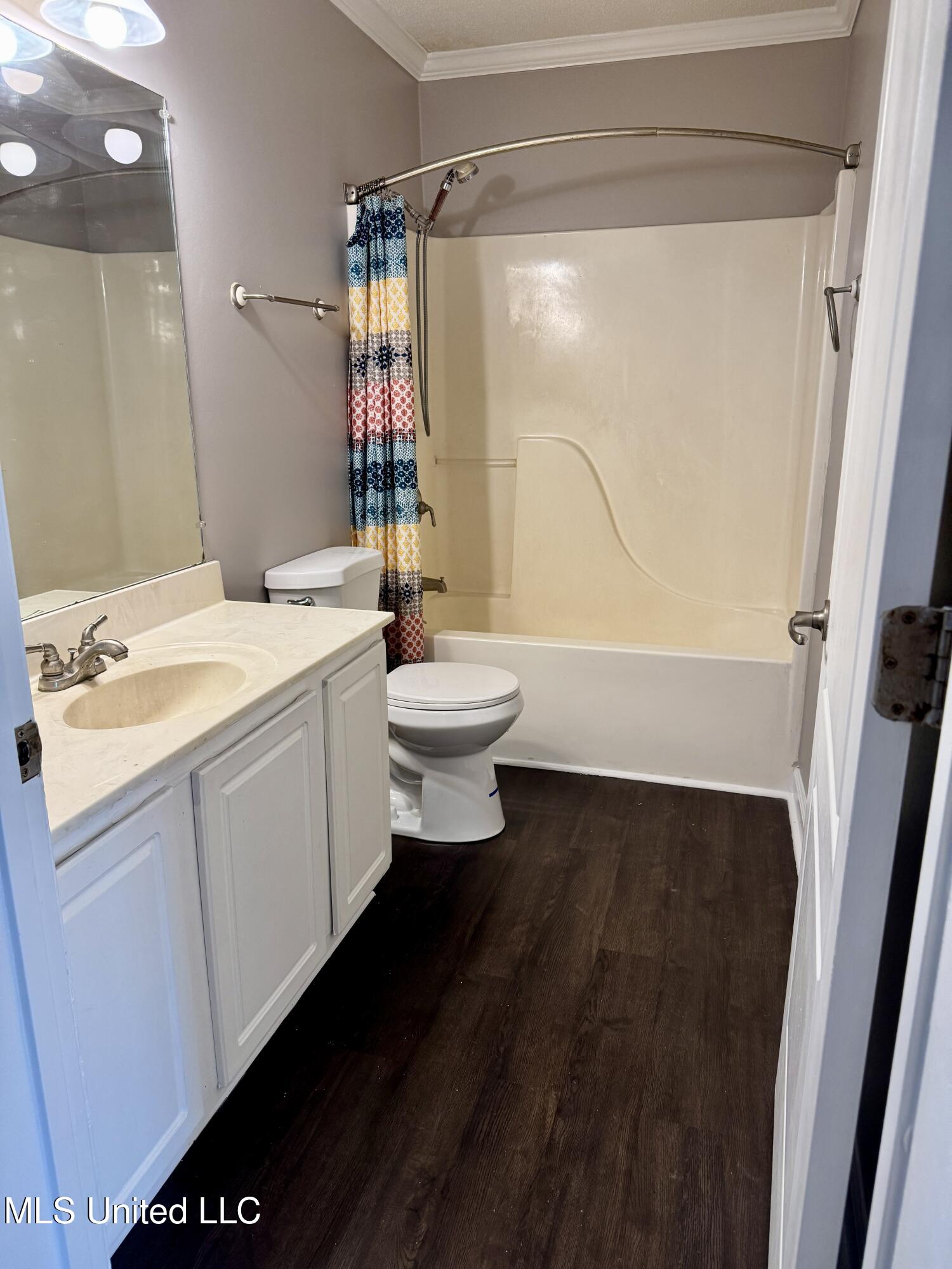 19211 Crestwick Street Property Photo 7