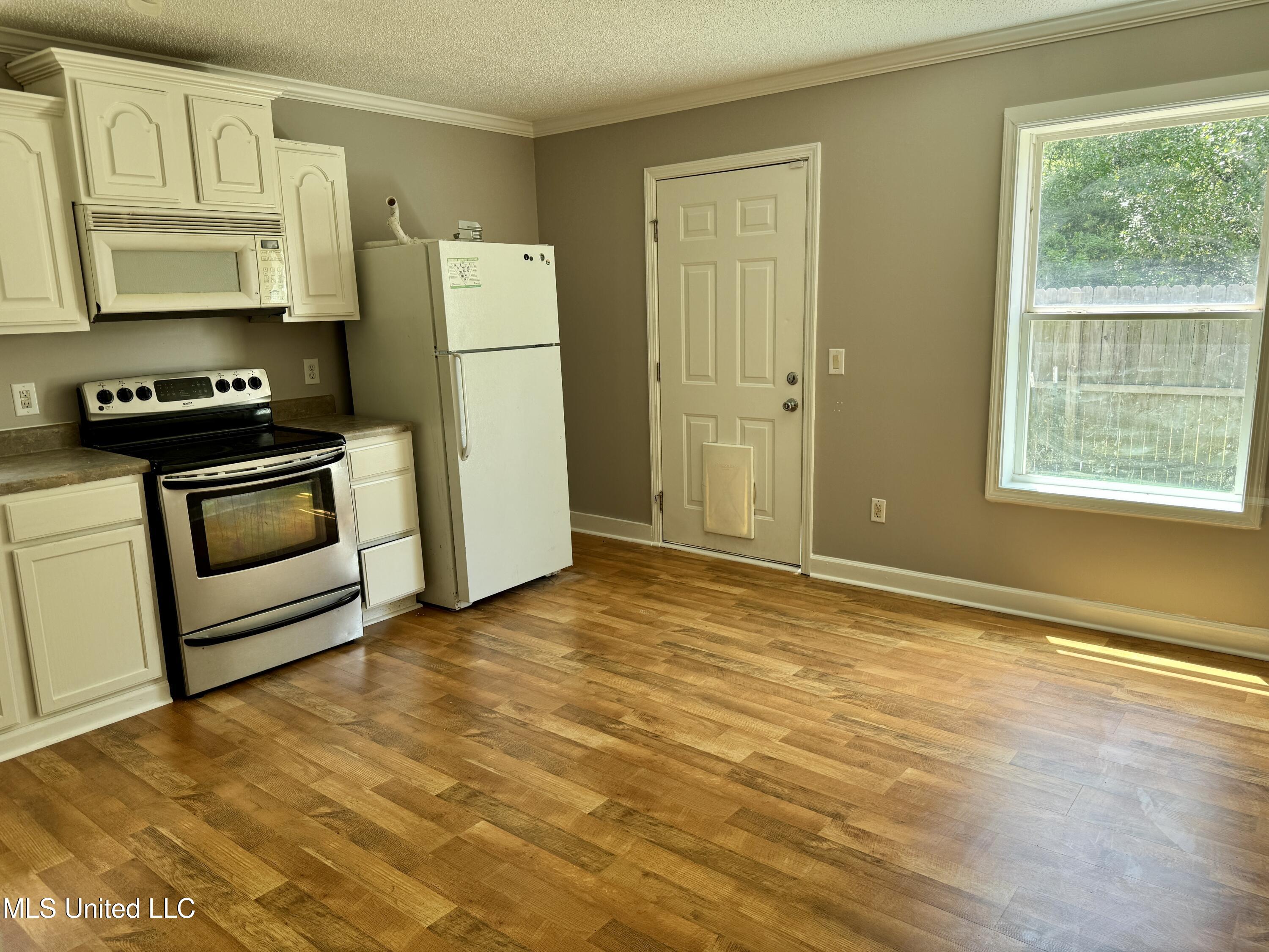 19211 Crestwick Street Property Photo 11