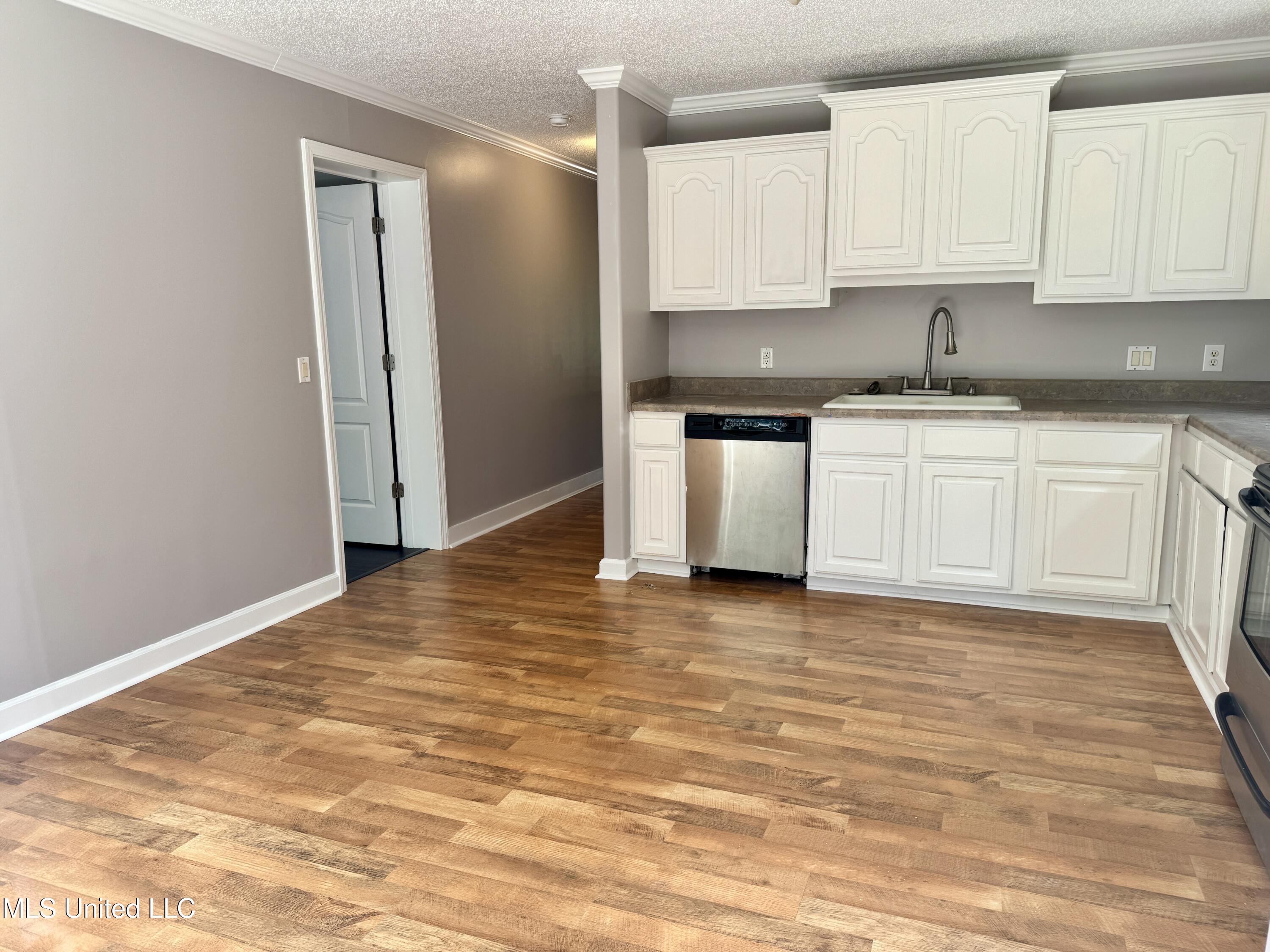 19211 Crestwick Street Property Photo 12