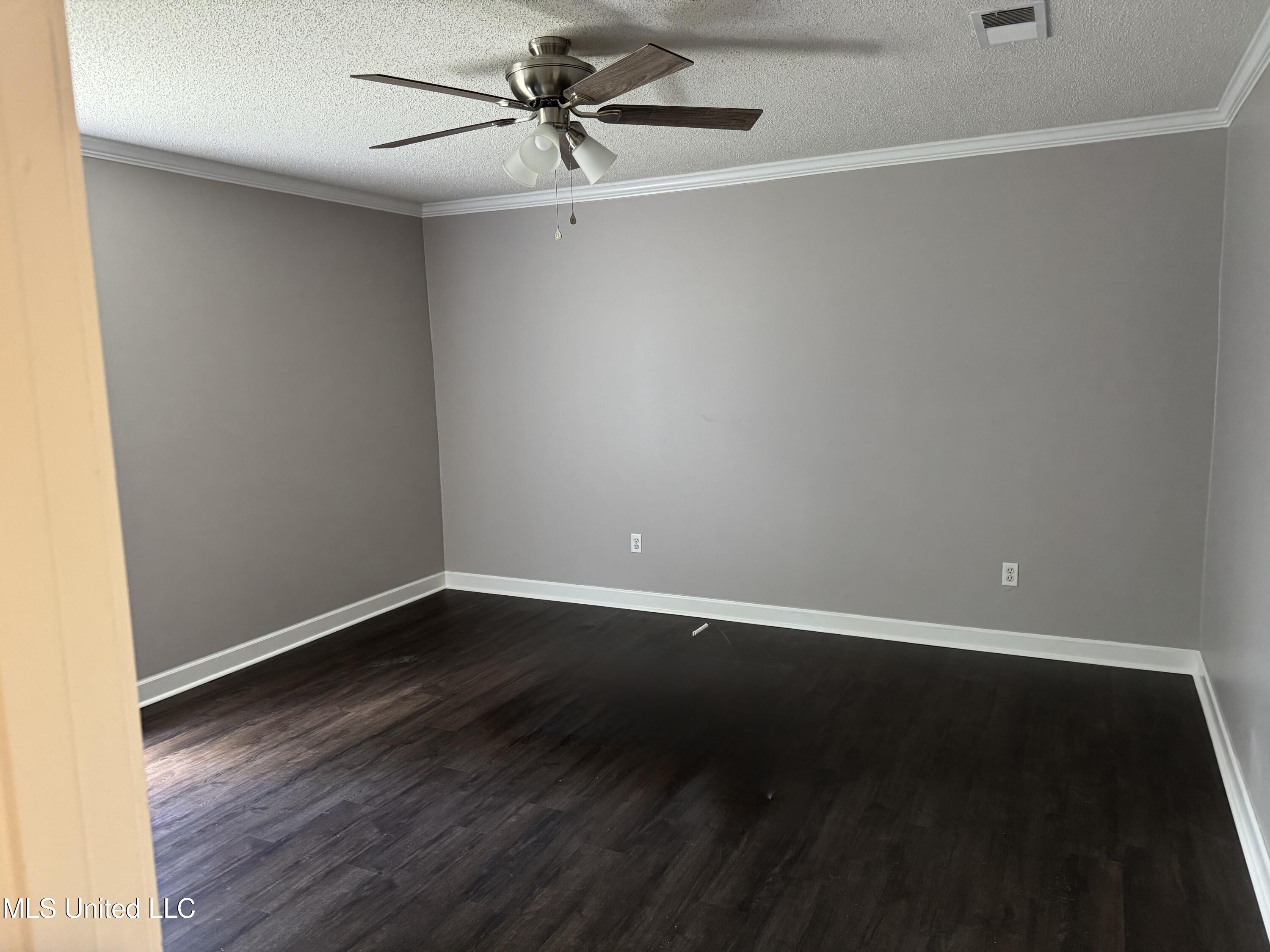 19211 Crestwick Street Property Photo 13