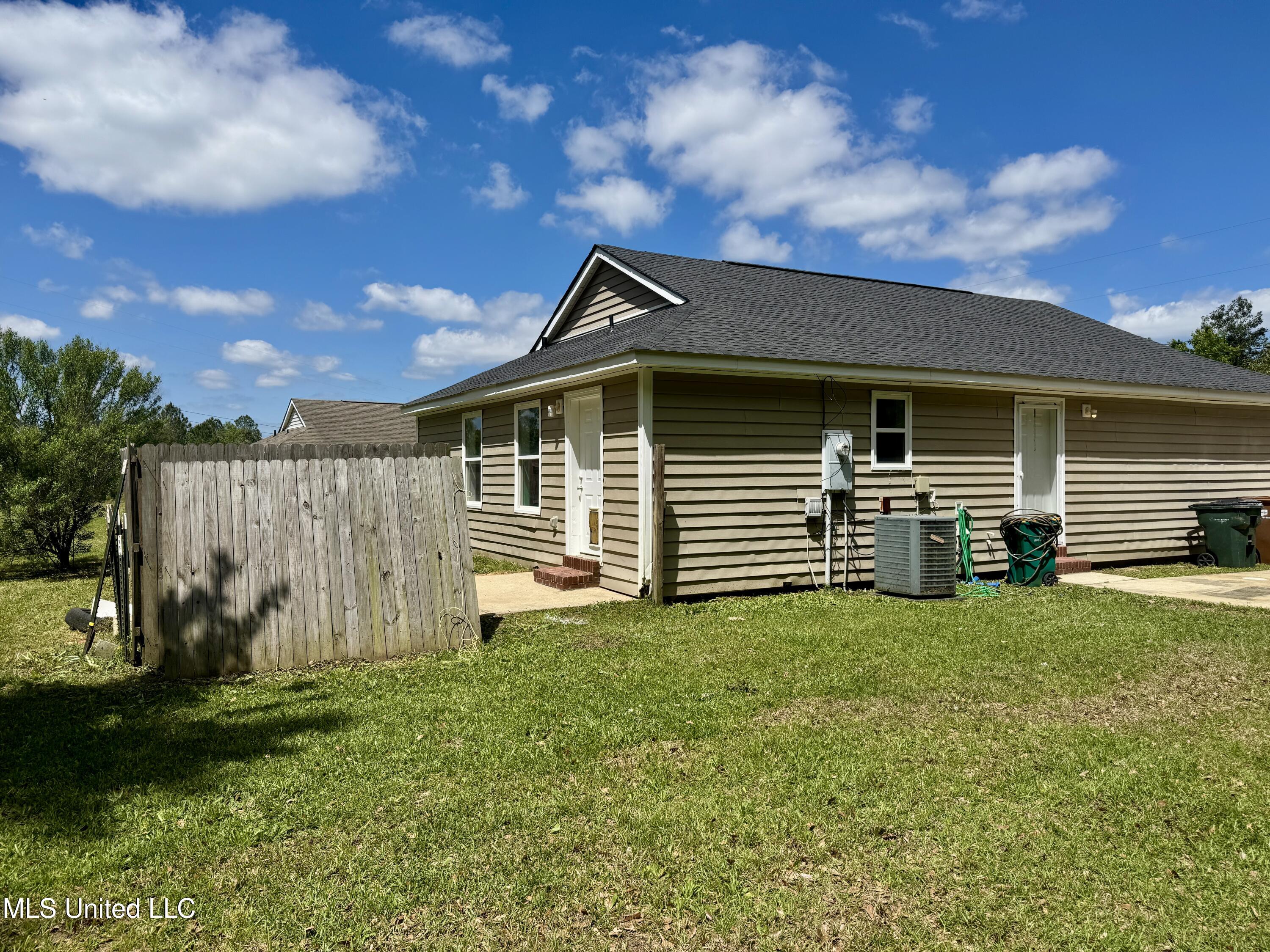19211 Crestwick Street Property Photo 18