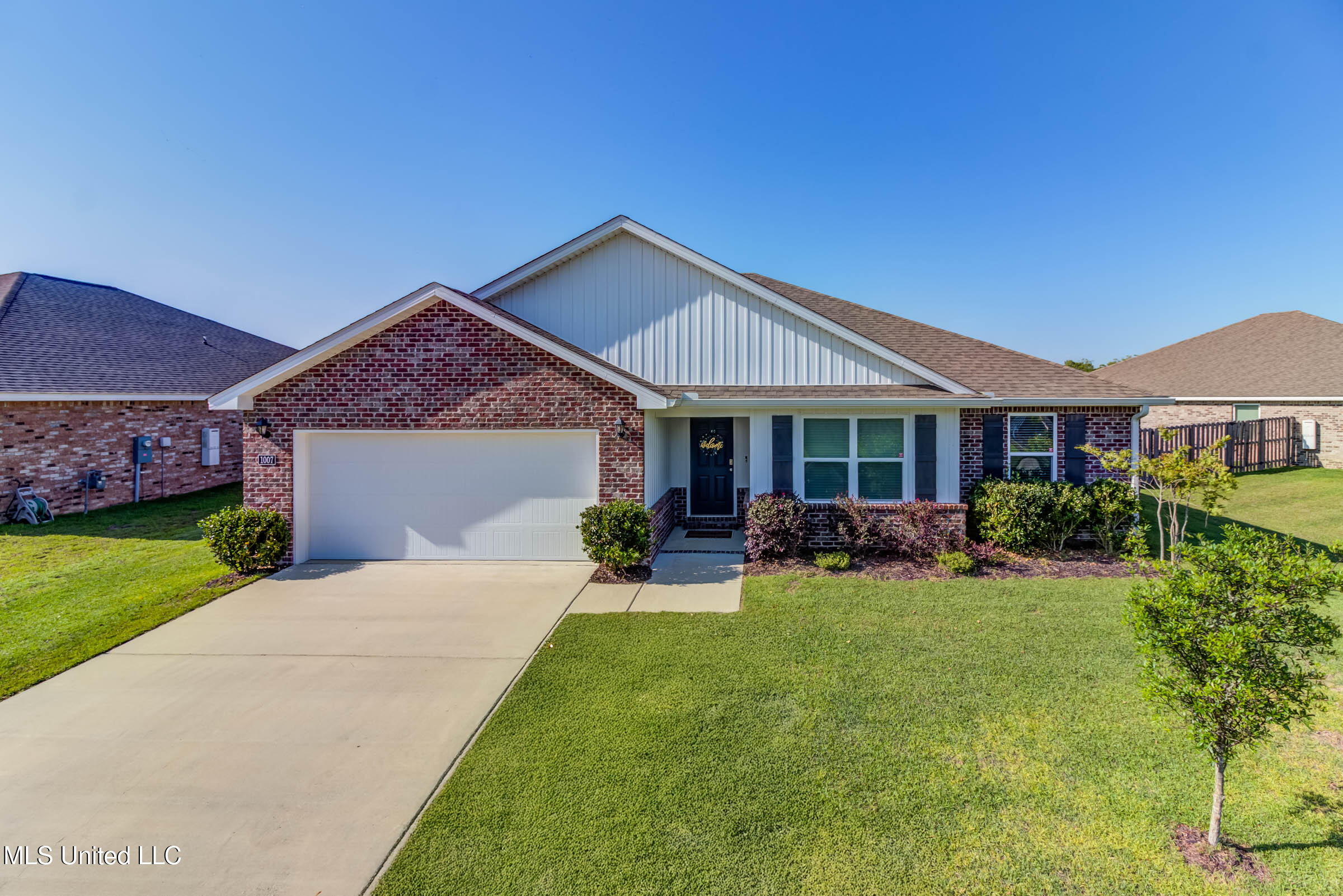 1007 Enclave Circle Property Photo 1