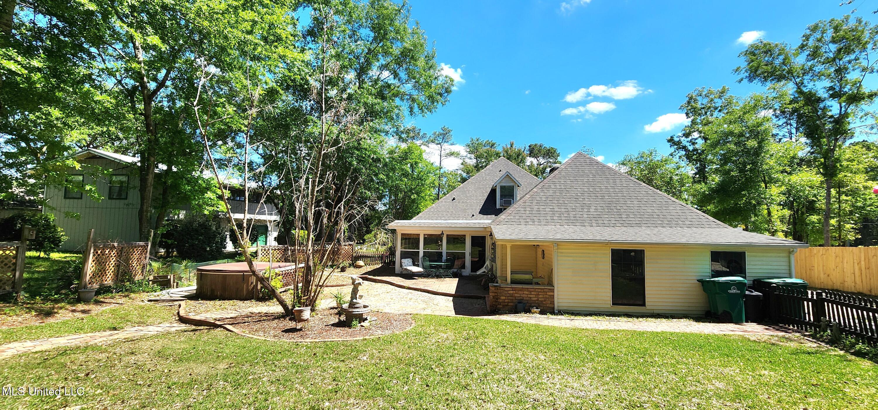 96498 W Diamondhead Drive Property Photo 10