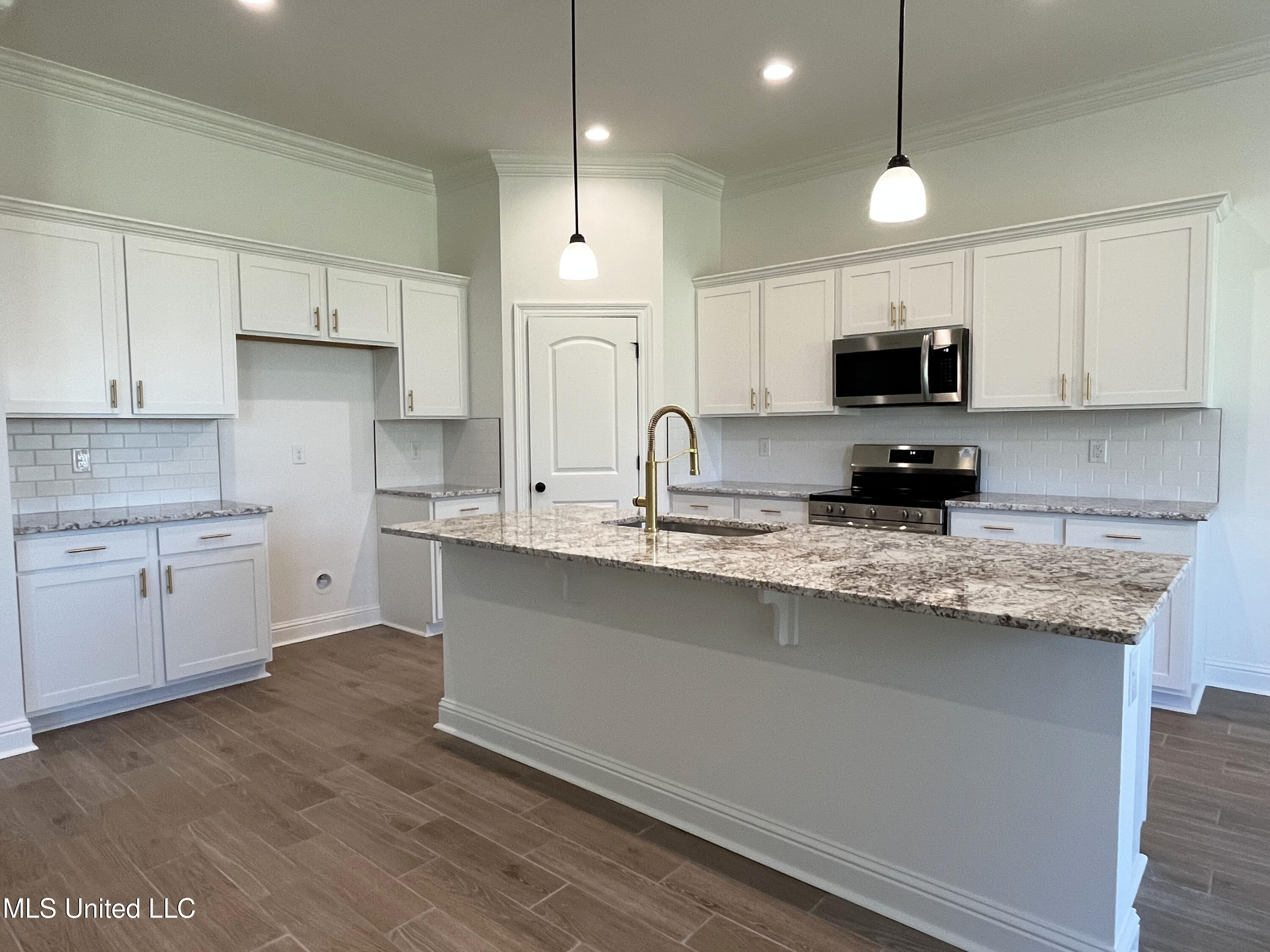 14393 Swan Ridge Circle Property Photo 7